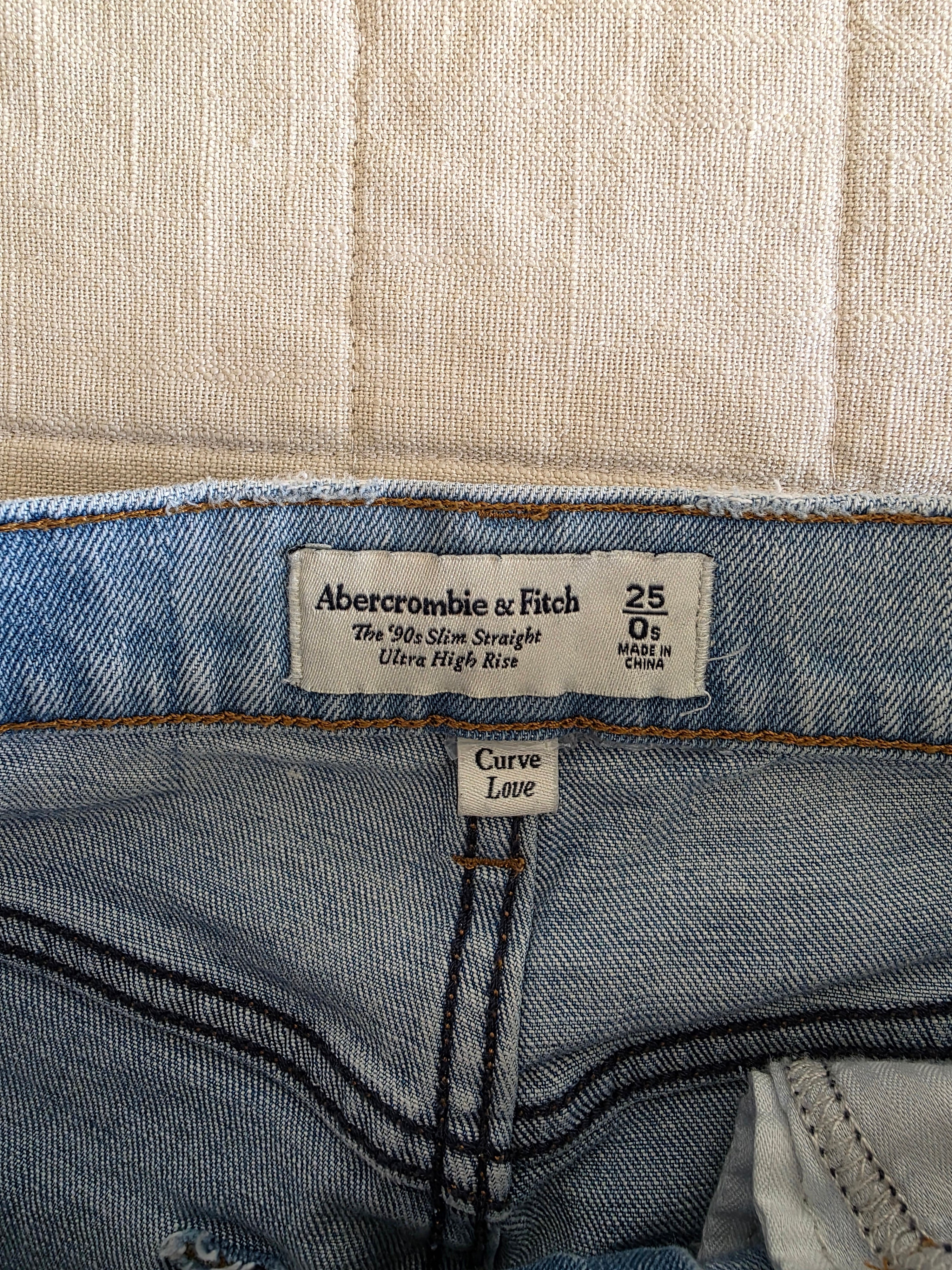 Abercrombie 90s Slim Straight Jeans (25/0)