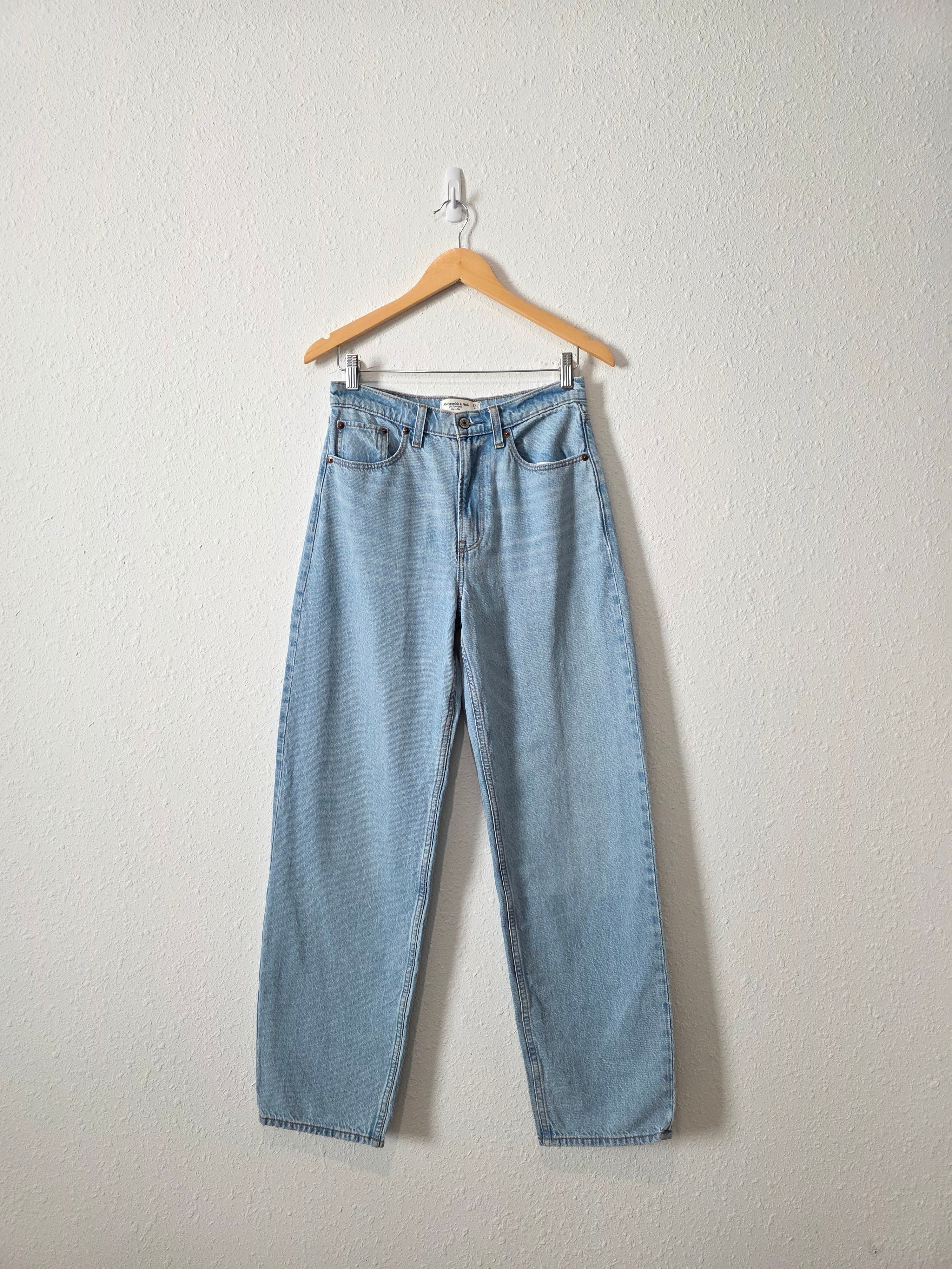 Abercrombie Light Wash Taper Jeans (27/4)