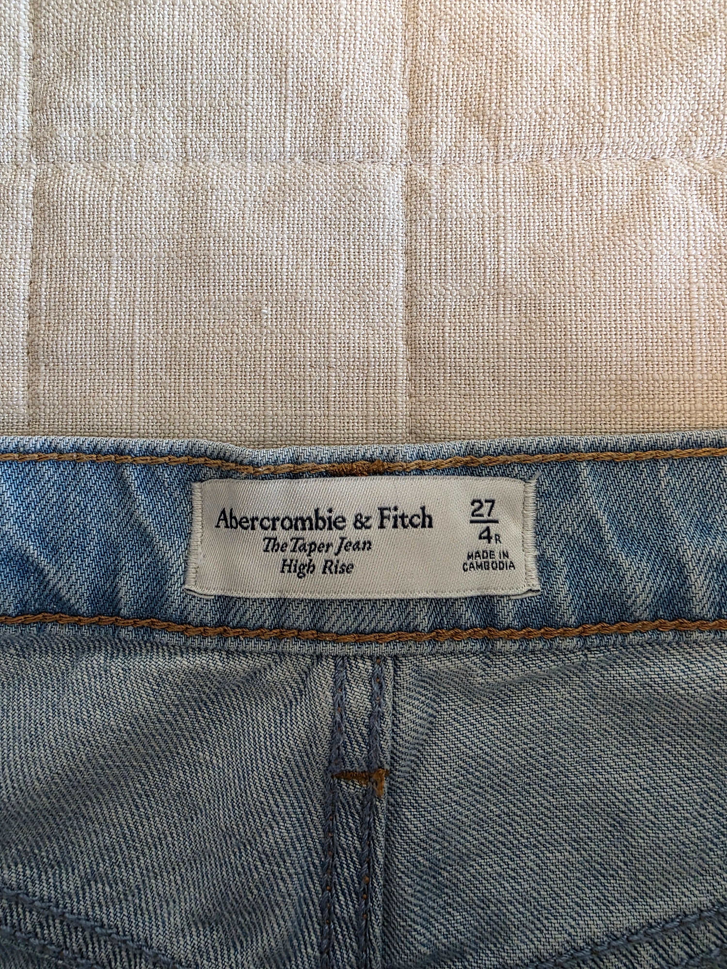 Abercrombie Light Wash Taper Jeans (27/4)