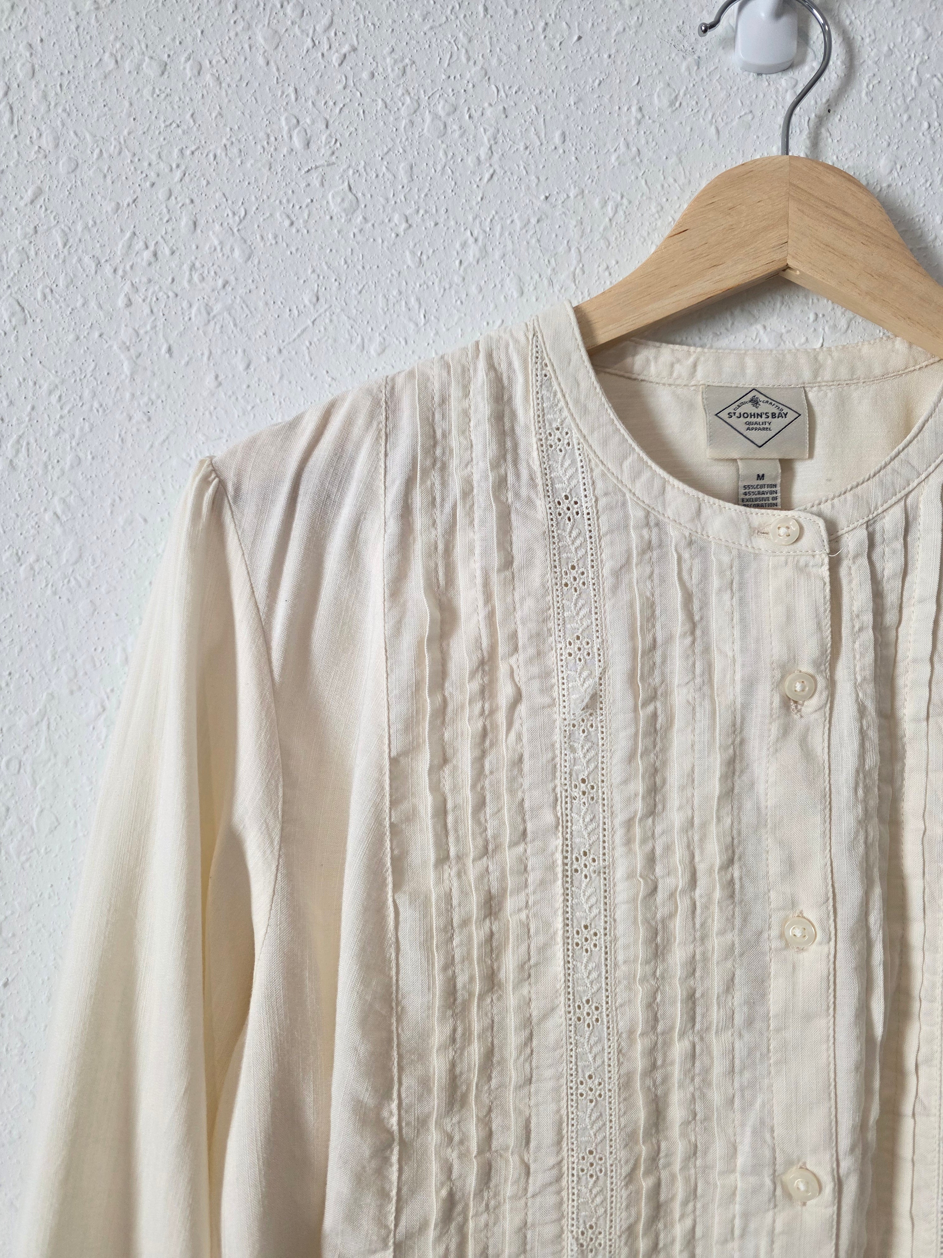 NEW Floral Embroidered Blouse (M)