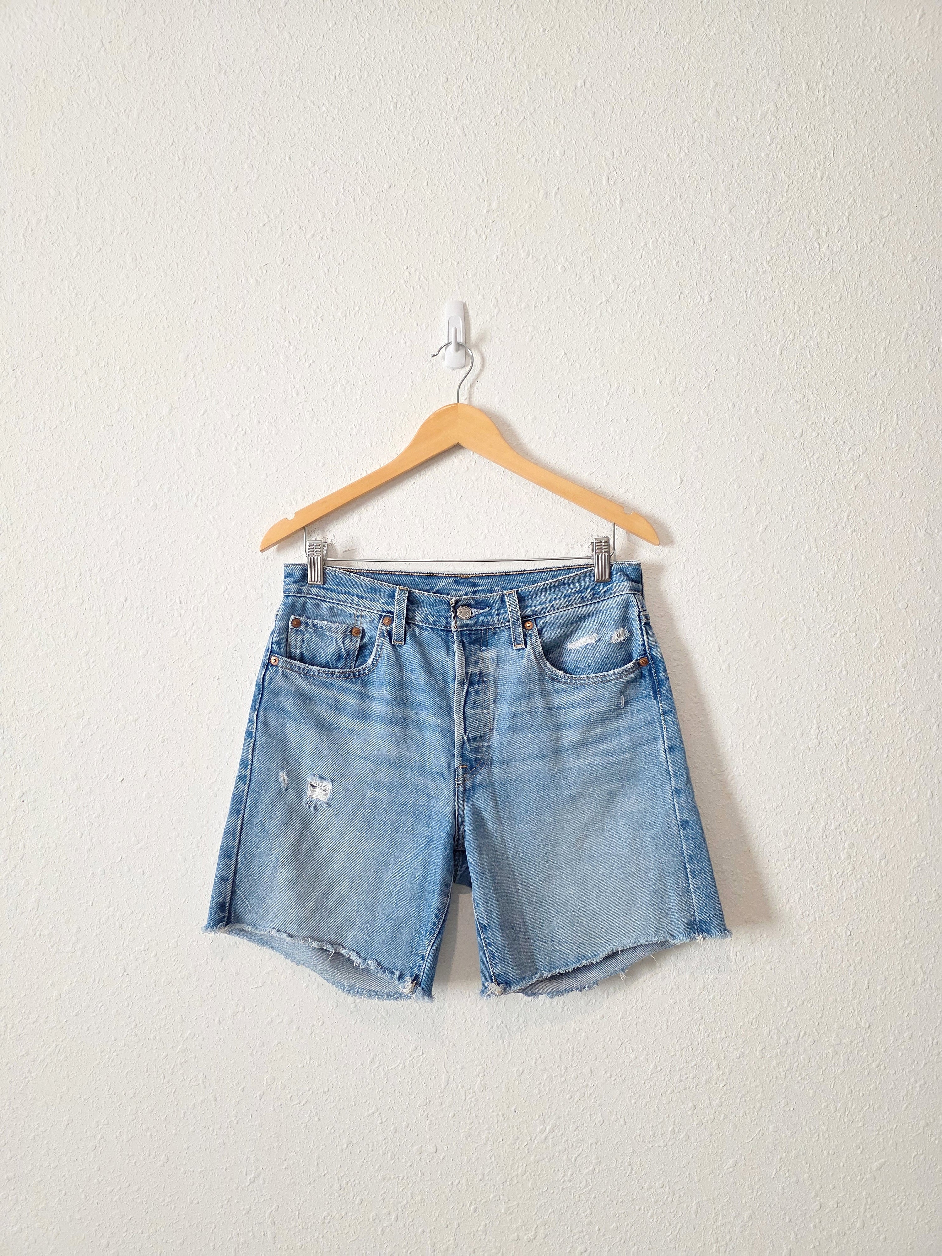 Levi's Mid Thigh Denim Shorts (28)