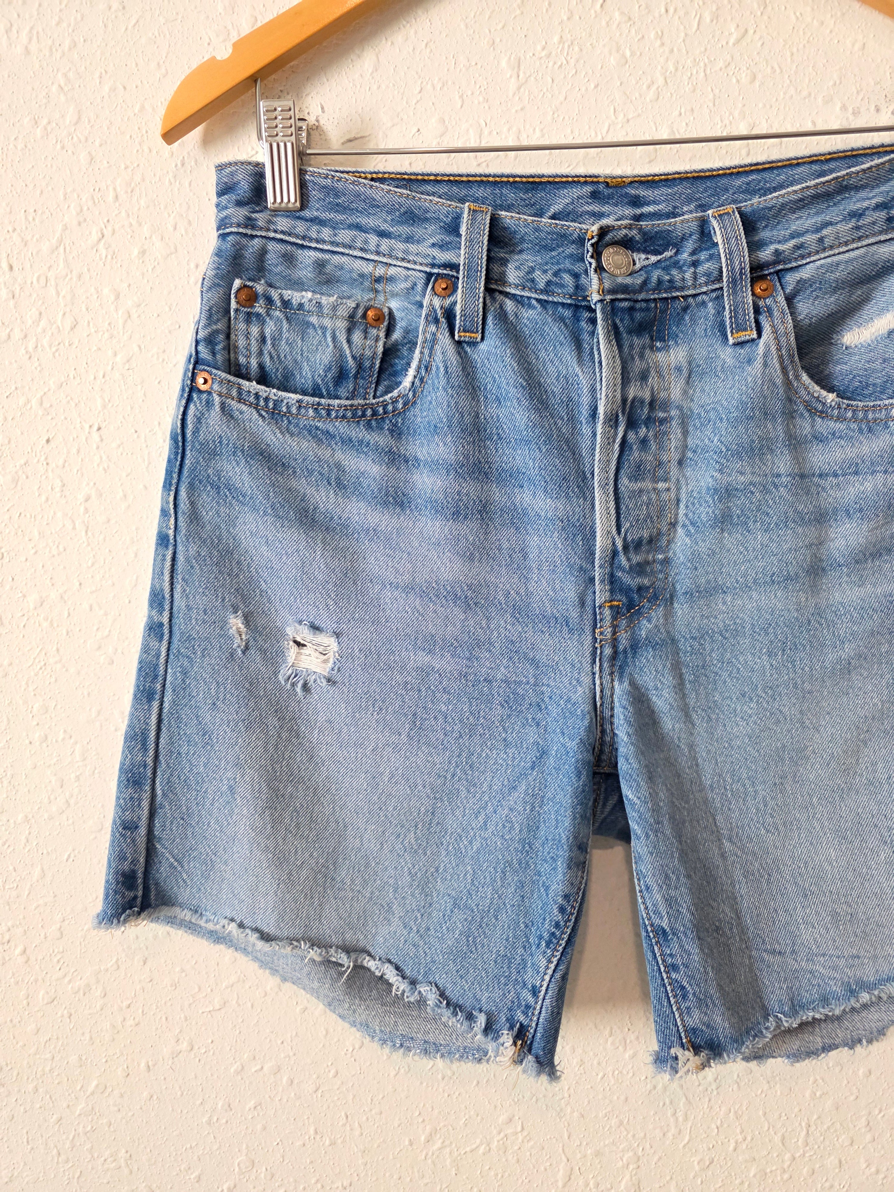 Levi's Mid Thigh Denim Shorts (28)