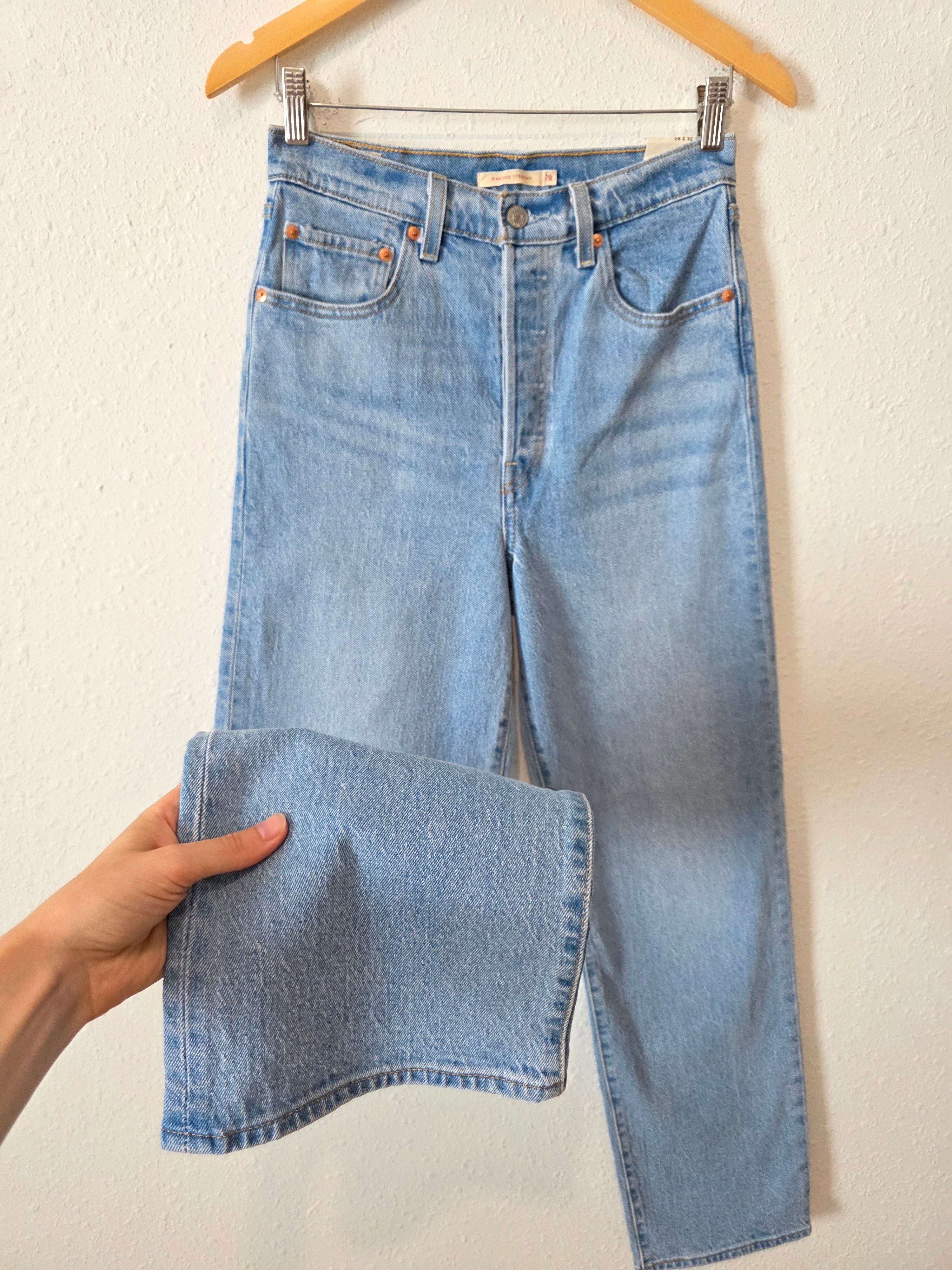 NEW Levi's Ribcage Straight Jeans (28)