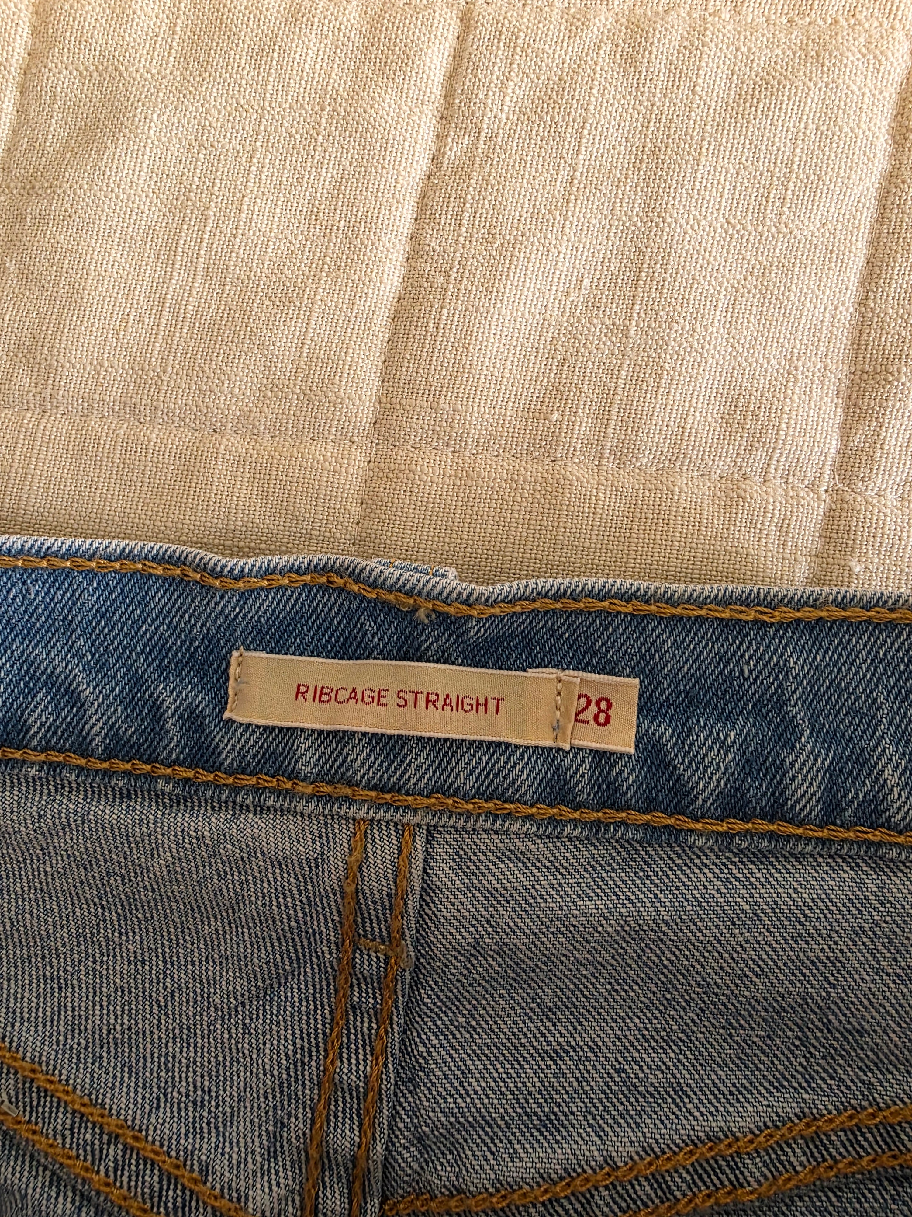 NEW Levi's Ribcage Straight Jeans (28)