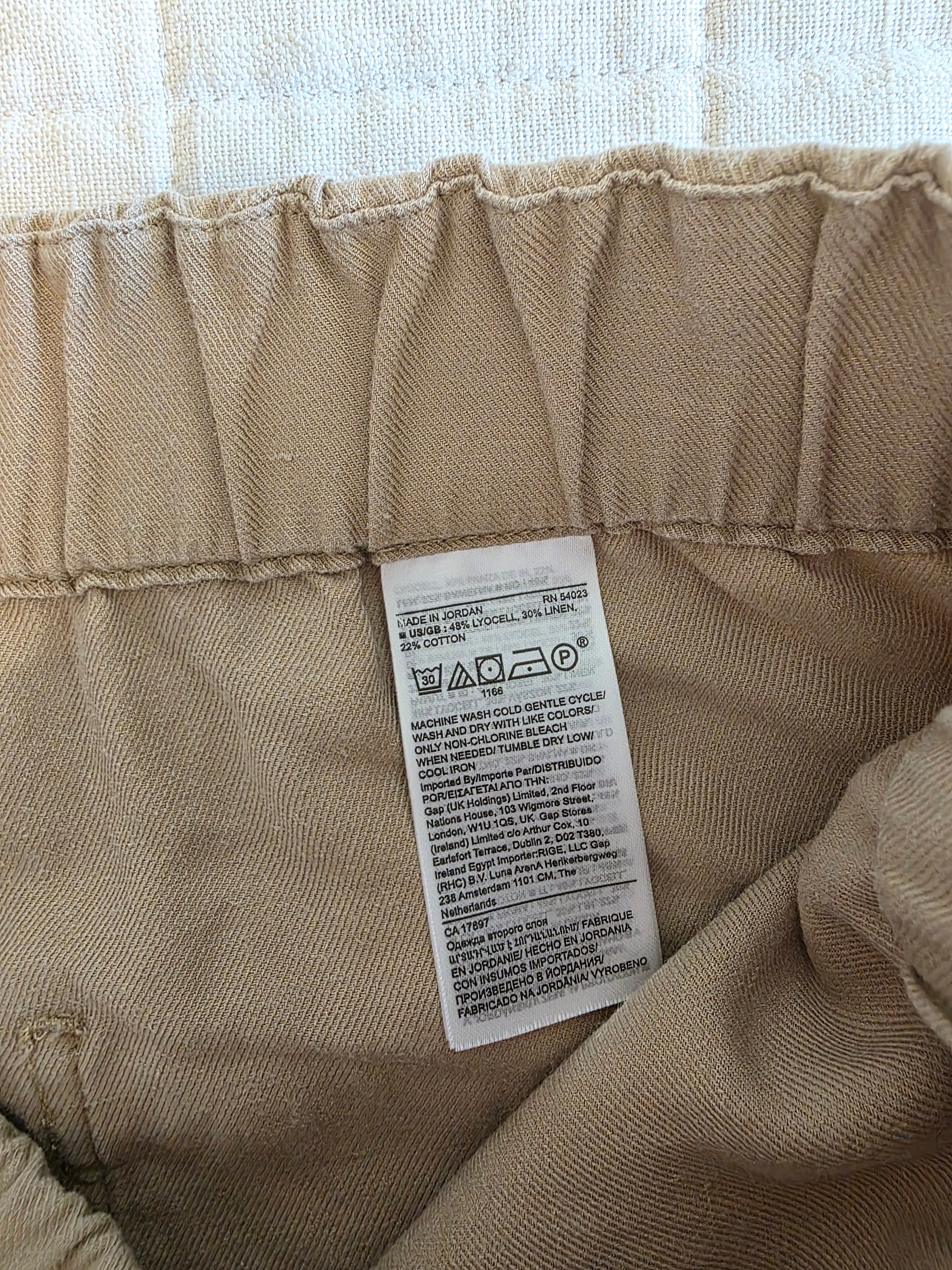 Banana Republic Neutral Shorts (S)