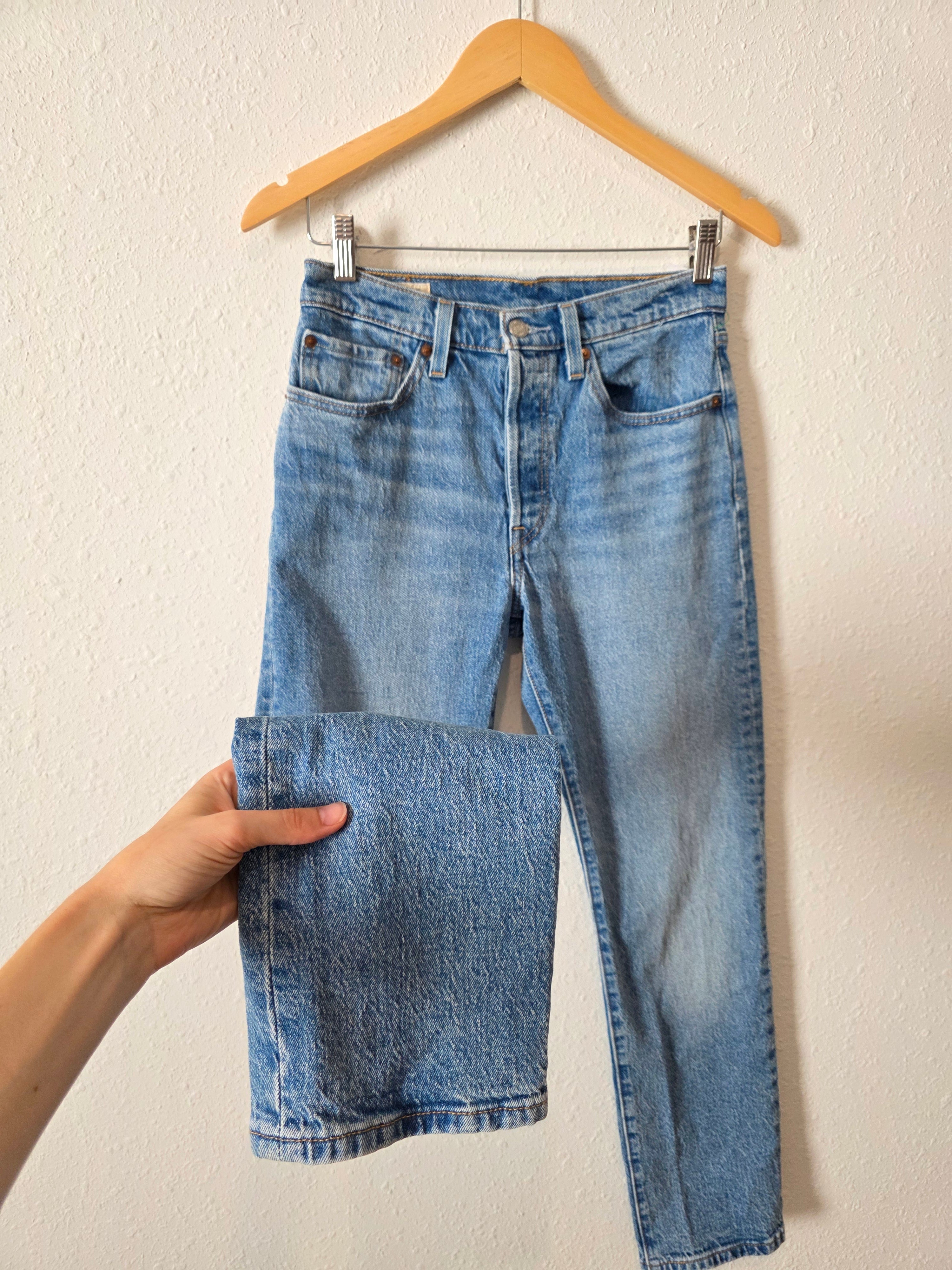 Levi's Straight Leg Jeans (26)