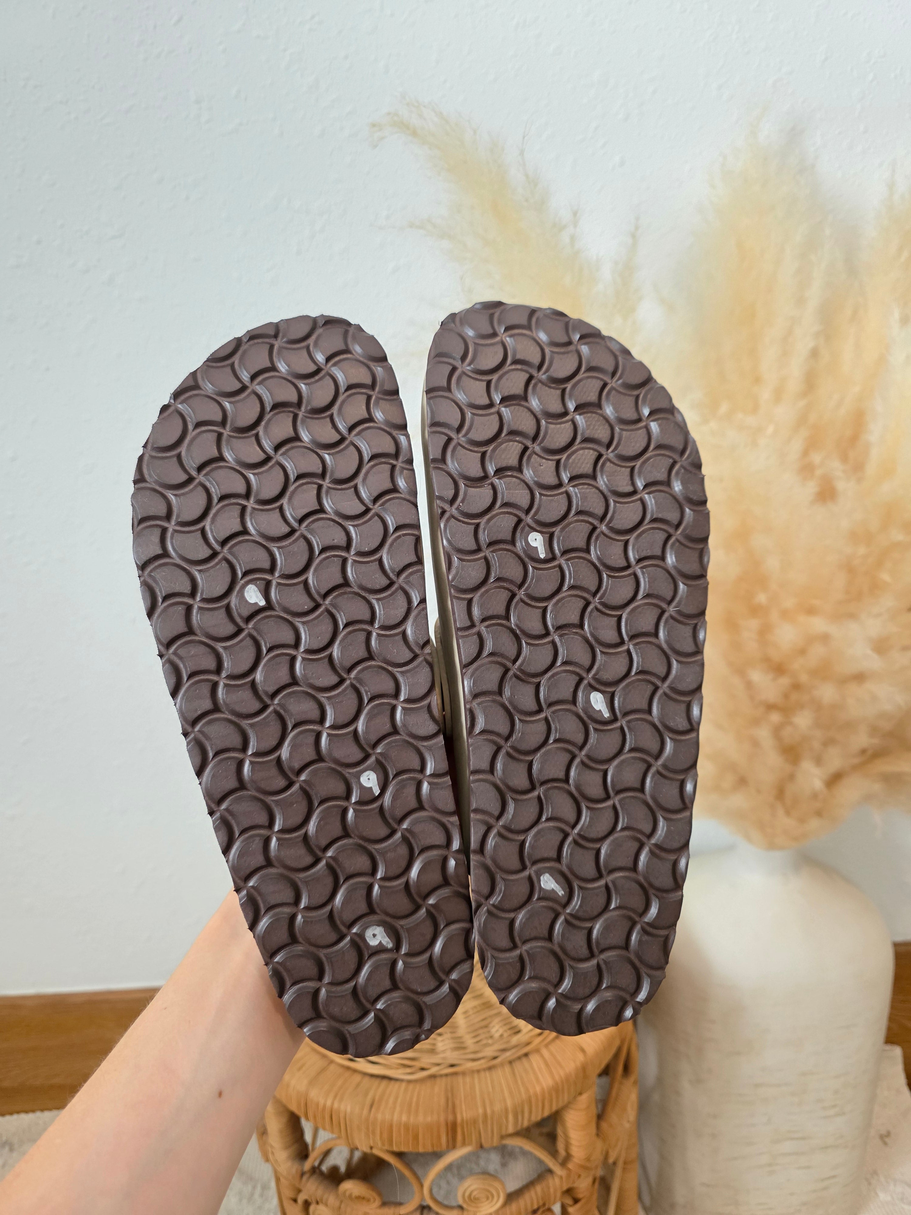 Cushionaire Slip On Clogs (10)