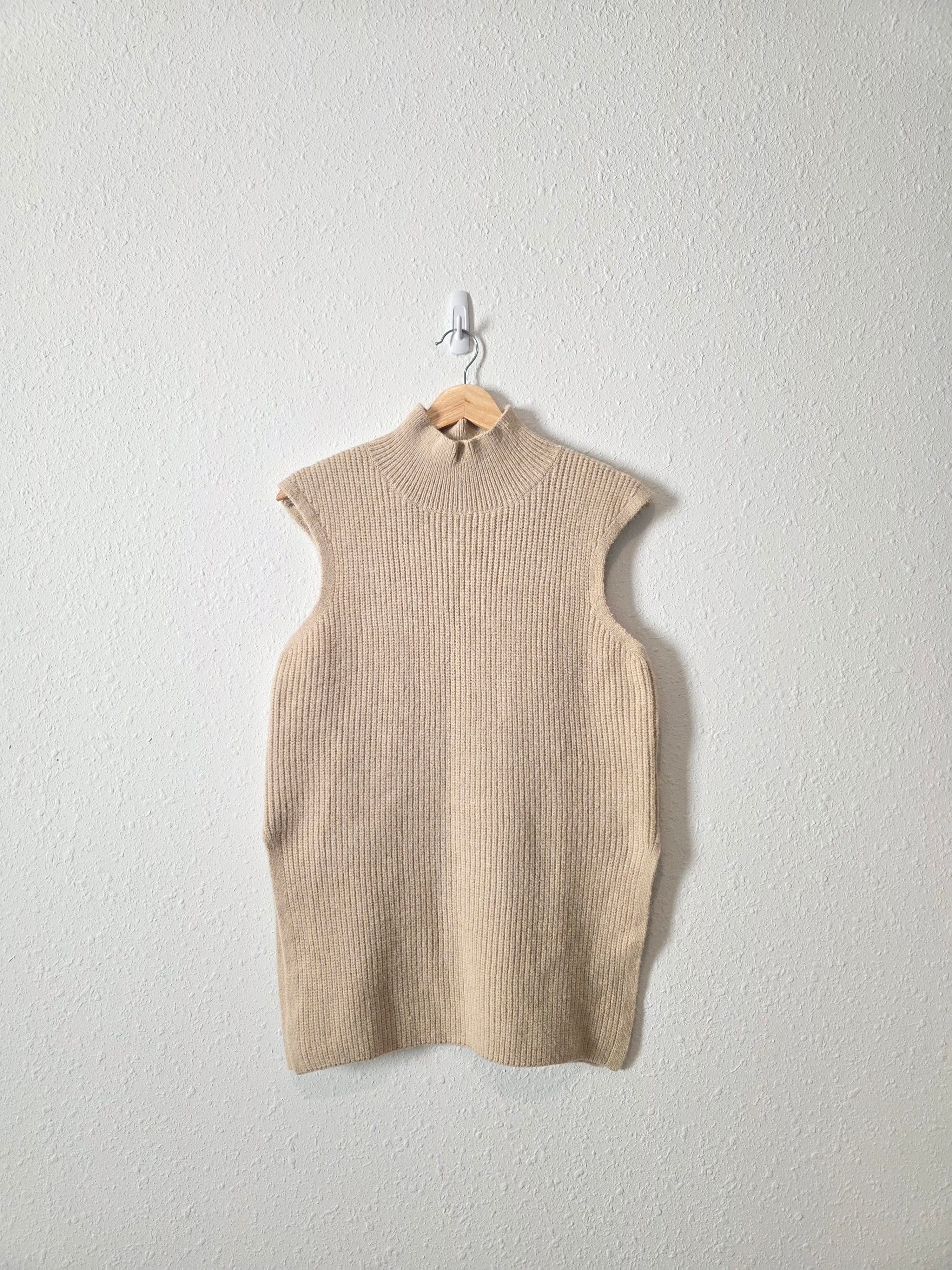 Le Lis Turtleneck Sweater Vest (S)