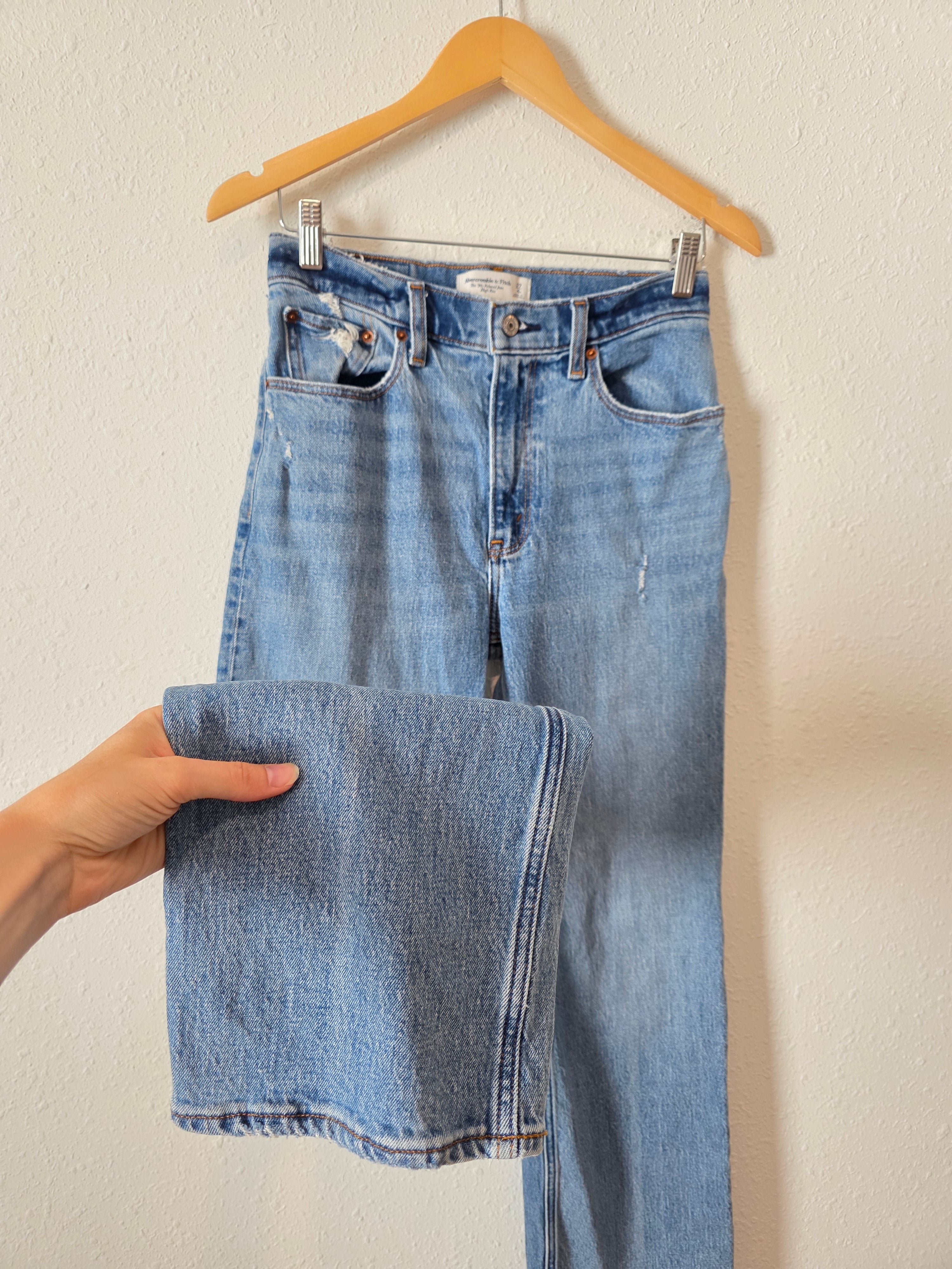 Abercrombie 90s Relaxed Jeans (27/4)