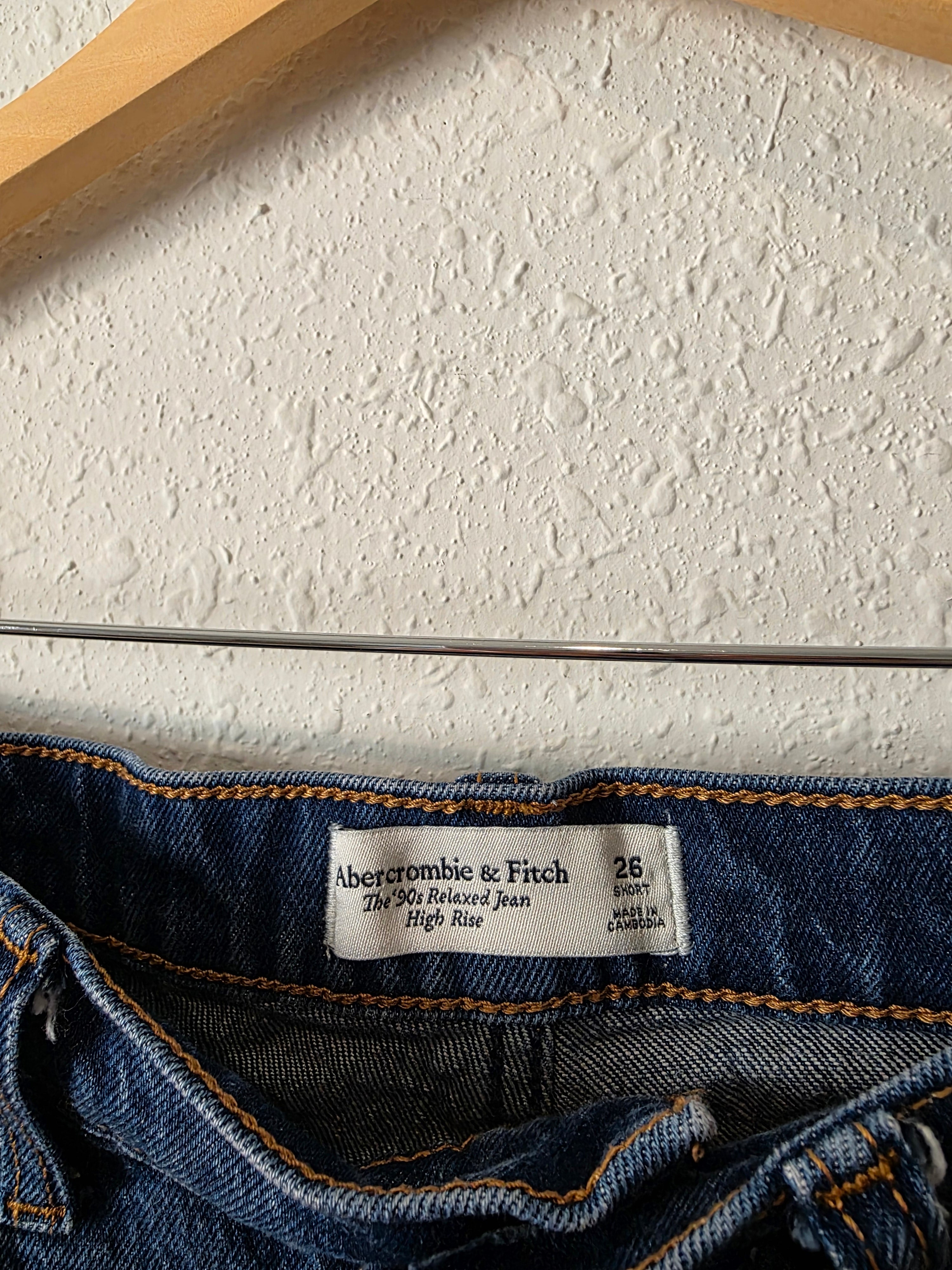 Abercrombie 90s Relaxed Jeans (26s)