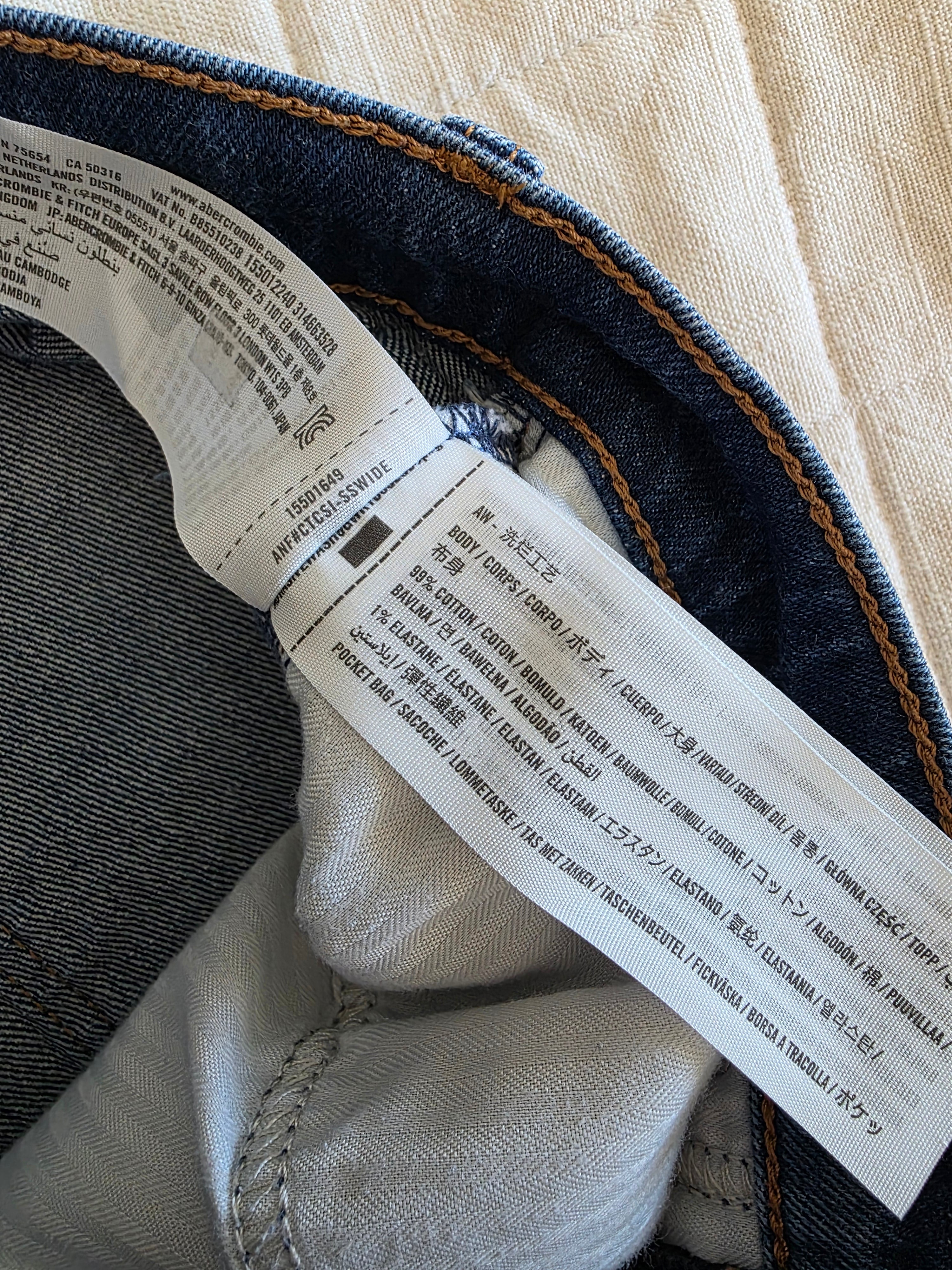 Abercrombie 90s Relaxed Jeans (26s)