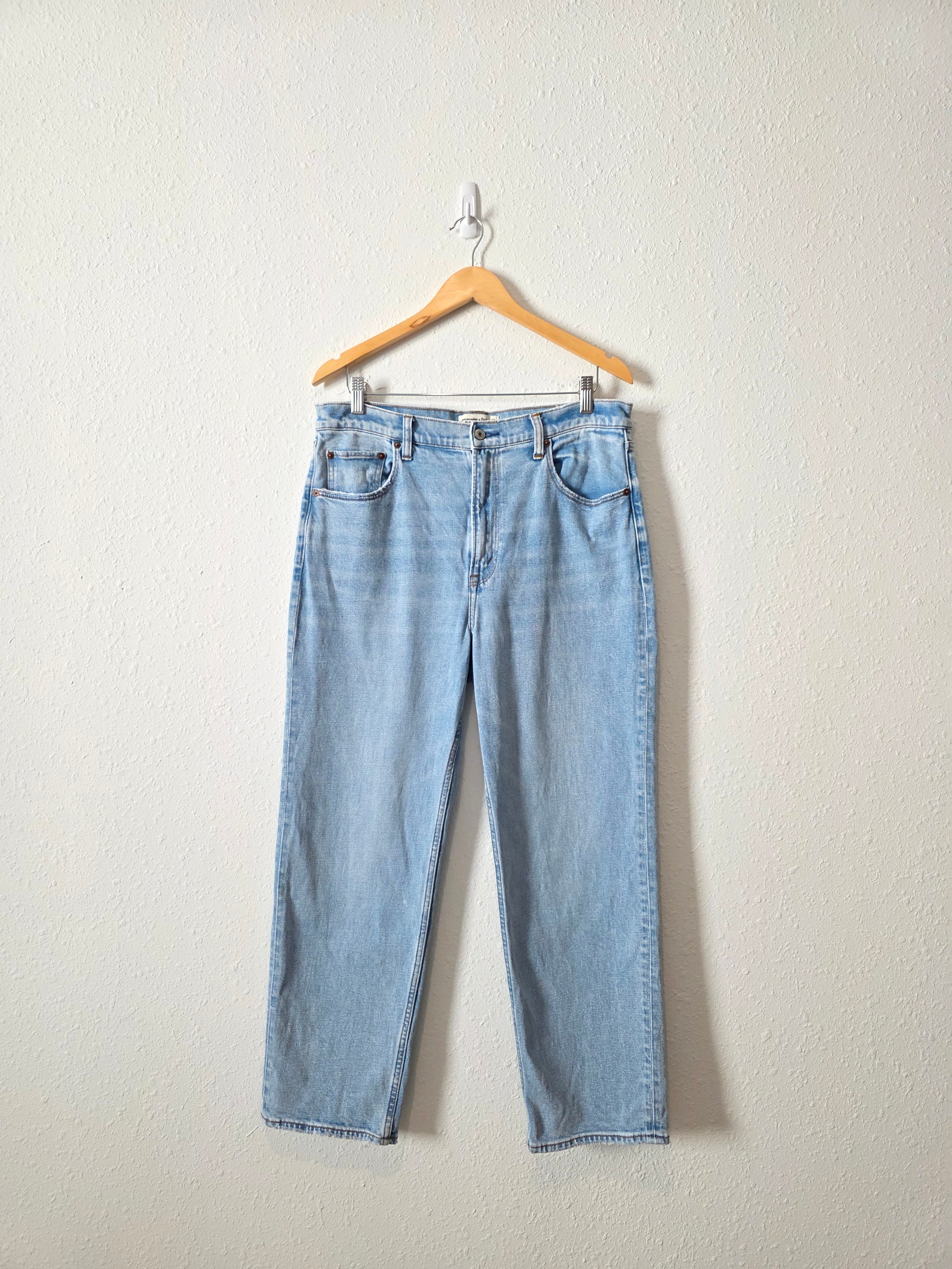 Abercrombie Light Wash Straight Jeans (32/14)