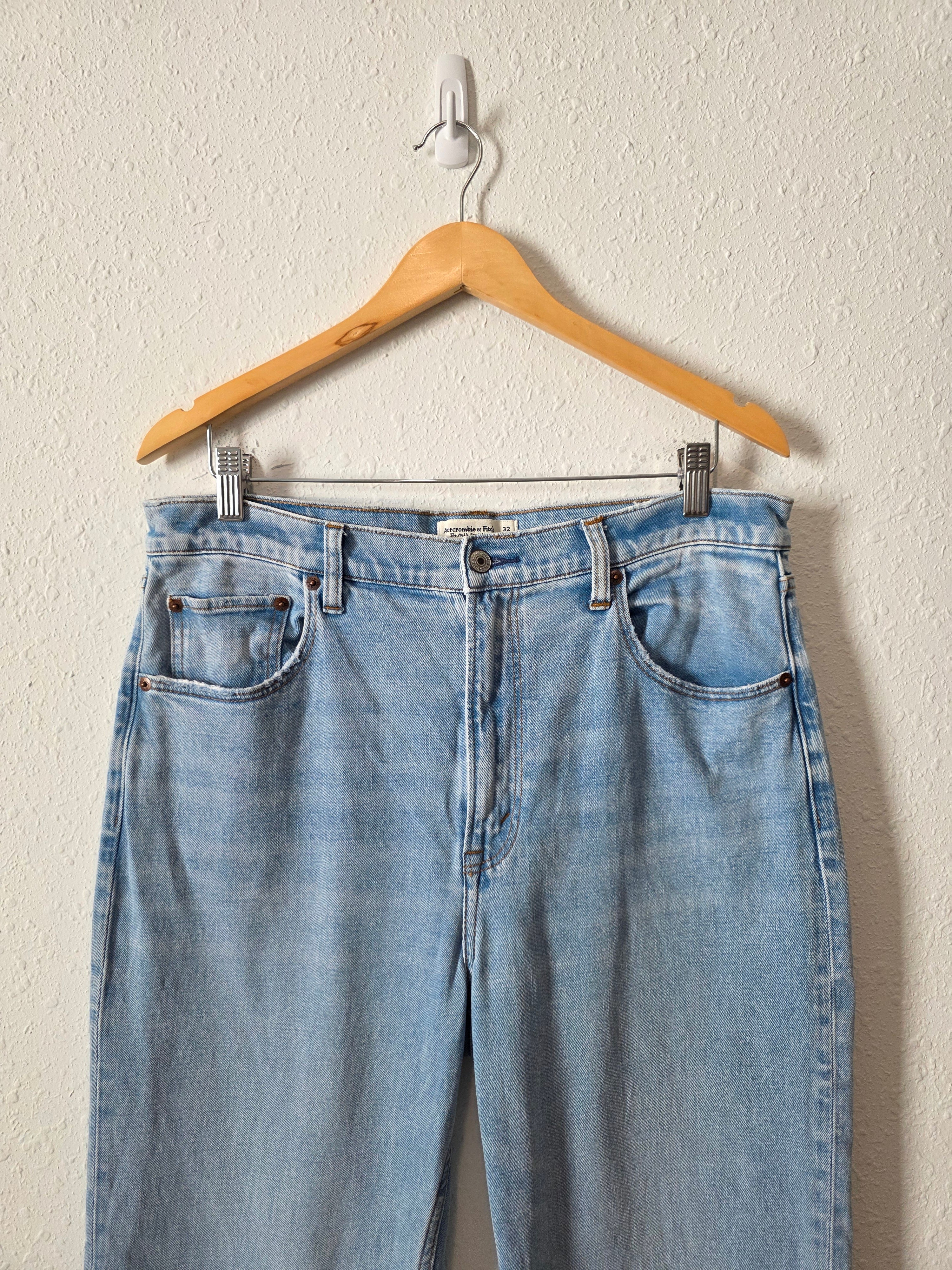Abercrombie Light Wash Straight Jeans (32/14)