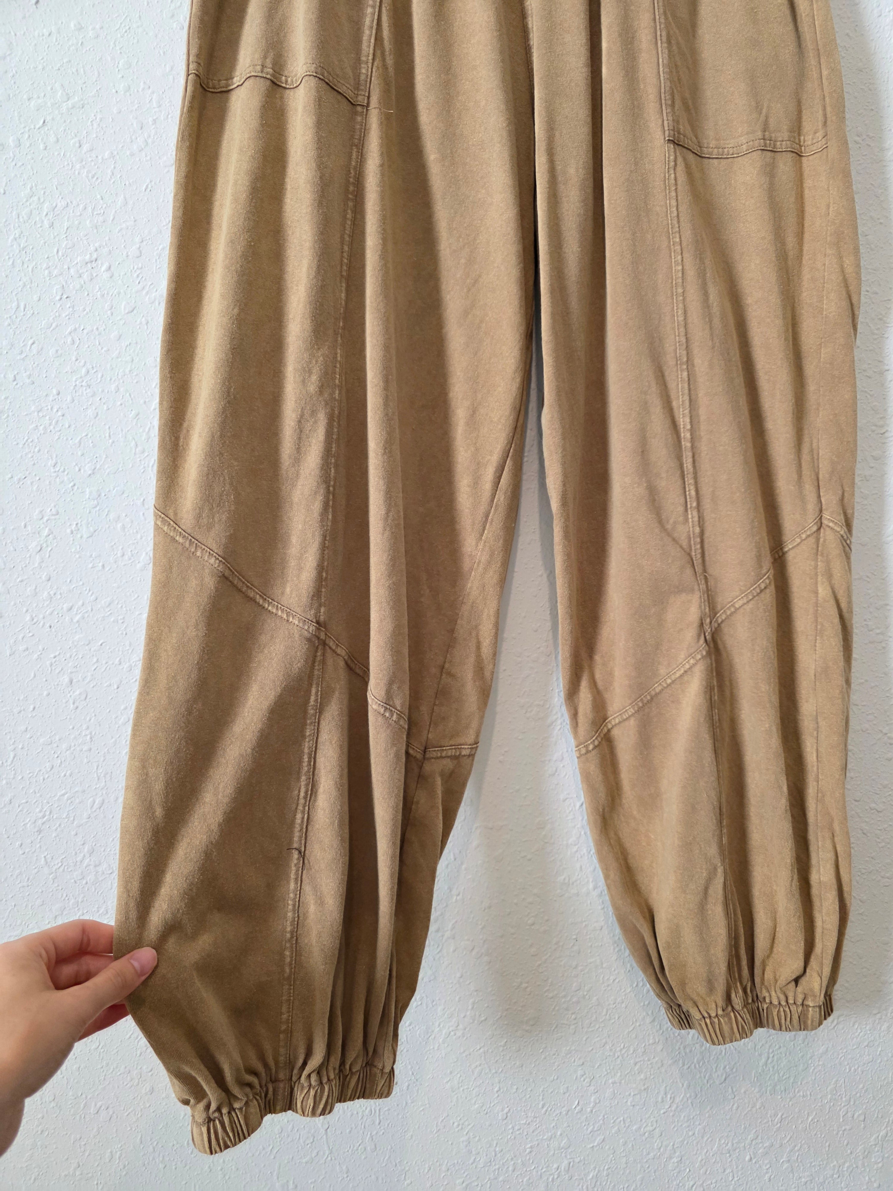 Neutral Relaxed Tapered Pants (L)