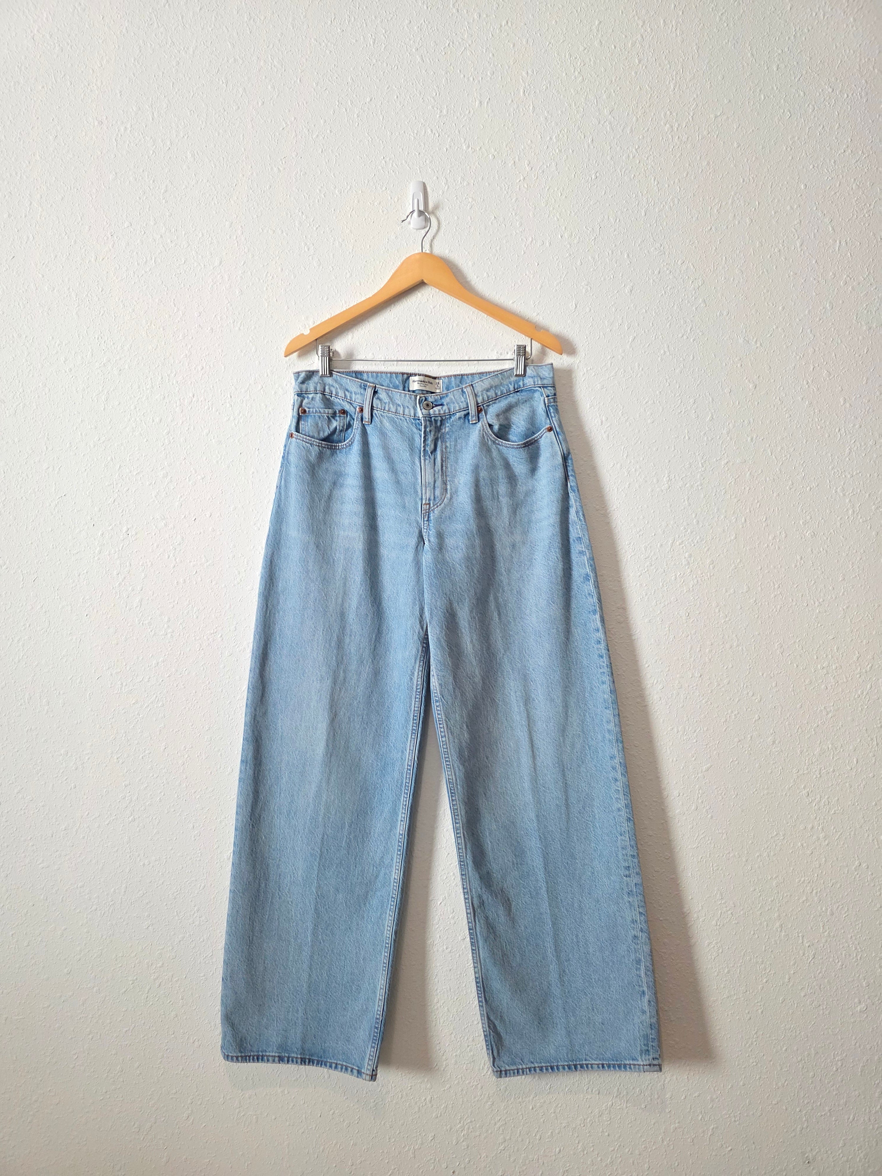 Abercrombie Light Wash Loose Jeans (28/6 long)