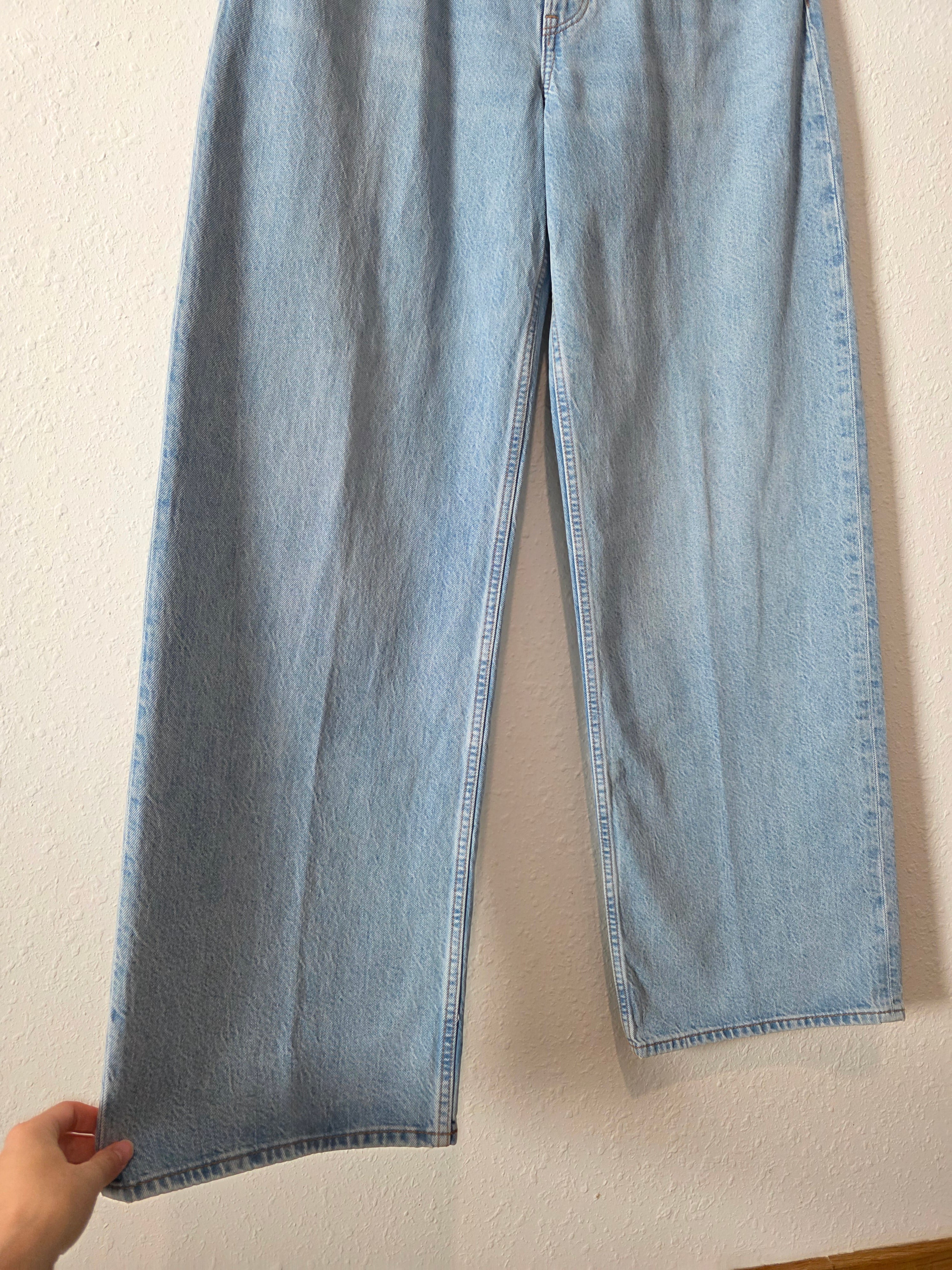Abercrombie Light Wash Loose Jeans (28/6 long)