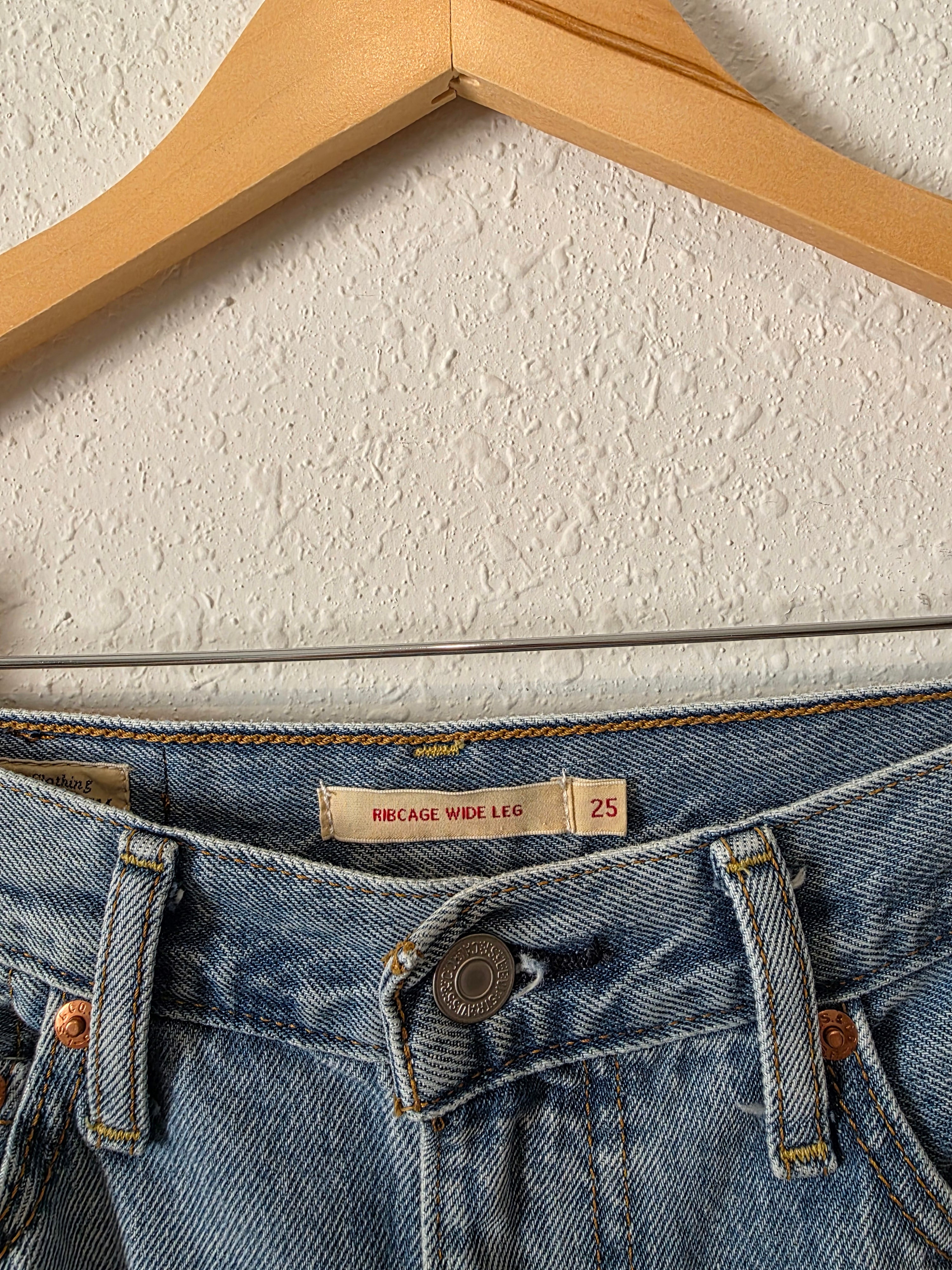 Levi's Ribcage Wide Leg Jeans (25)