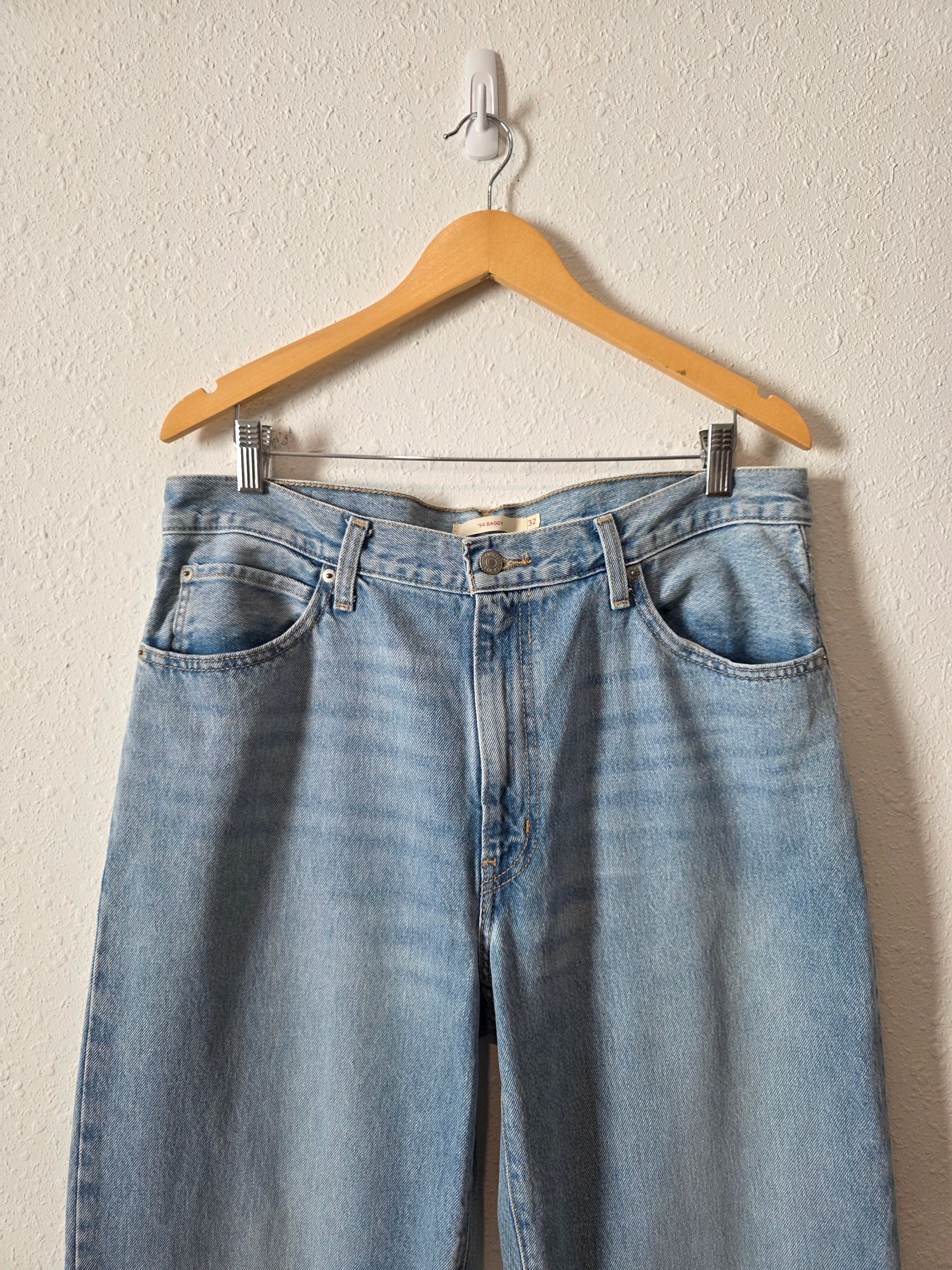 Levi's Light Wash Baggy Jeans (32)