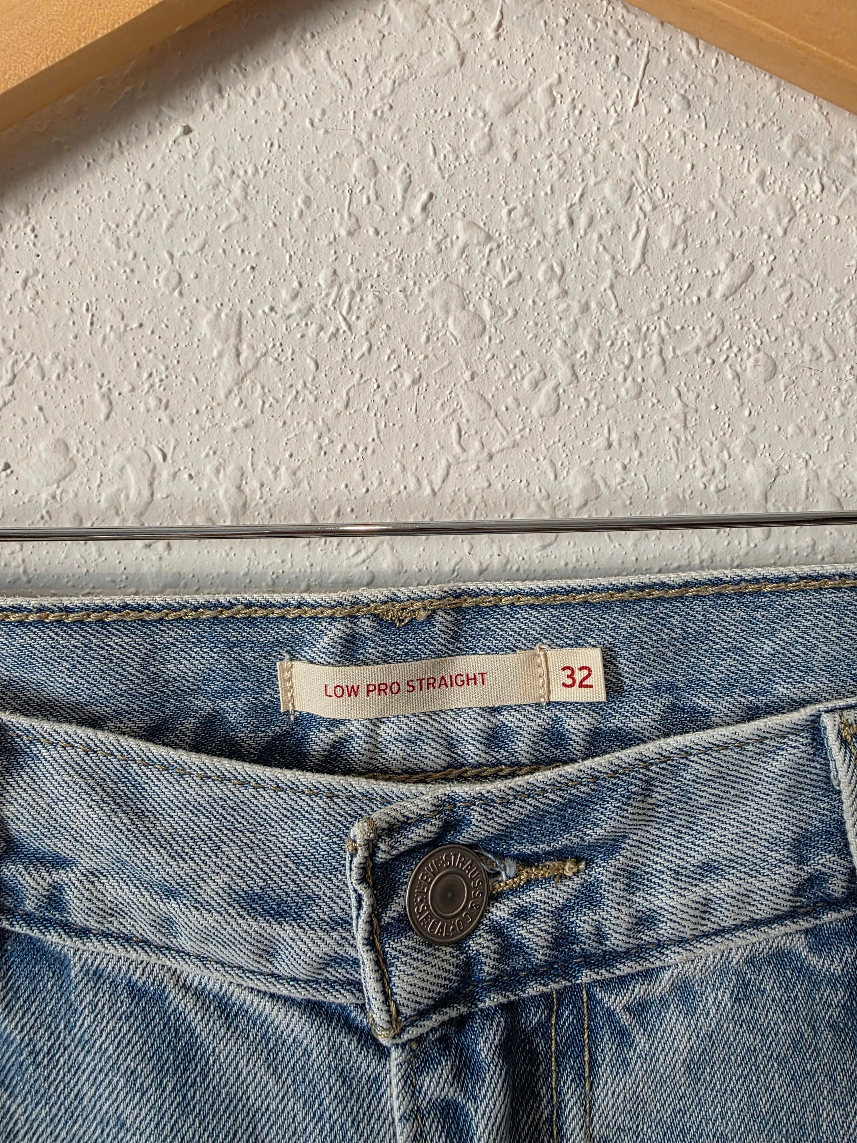 Levi's Low Pro Straight Jeans (32)