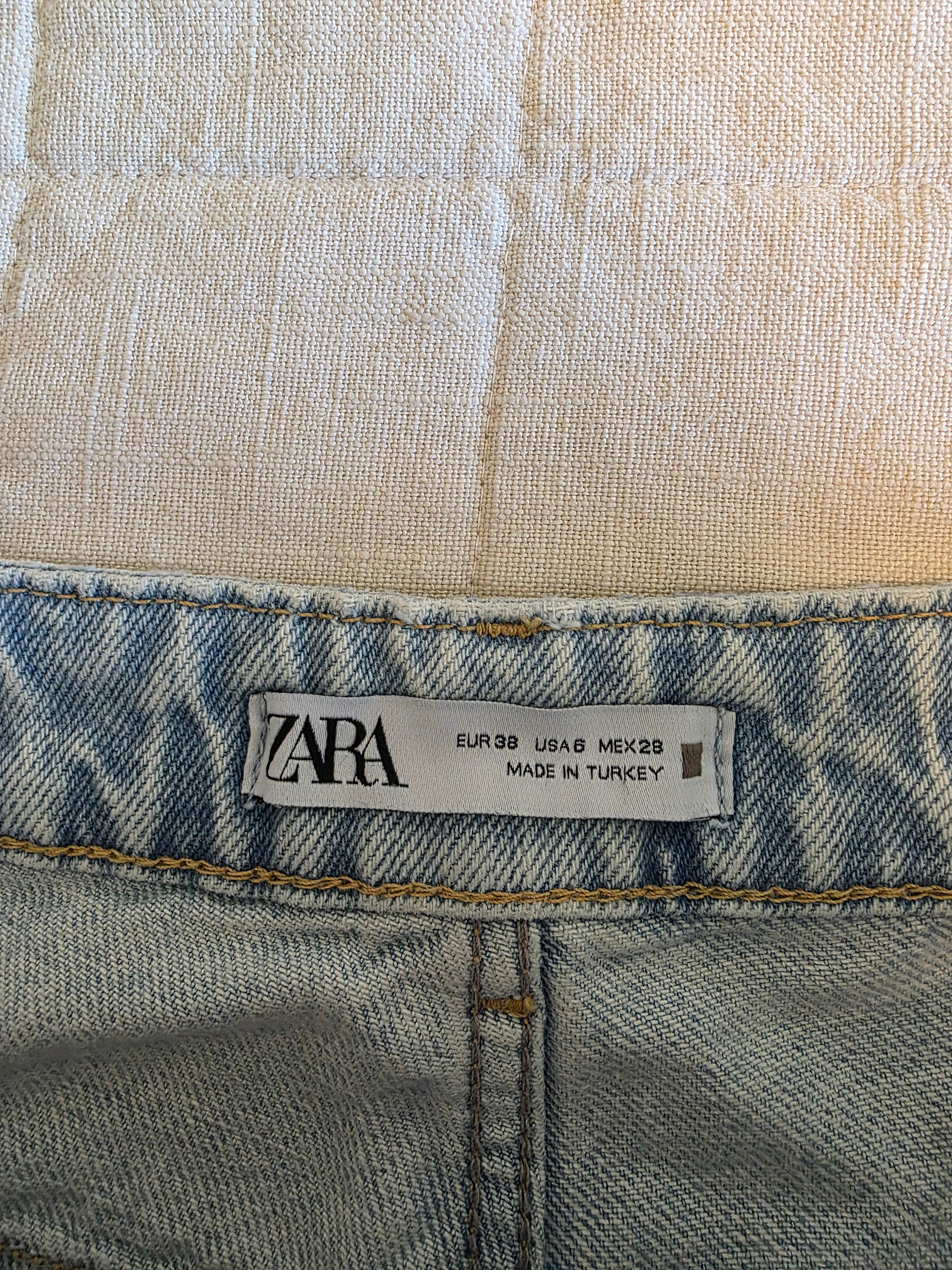 Zara Light Wash Straight Jeans (6)