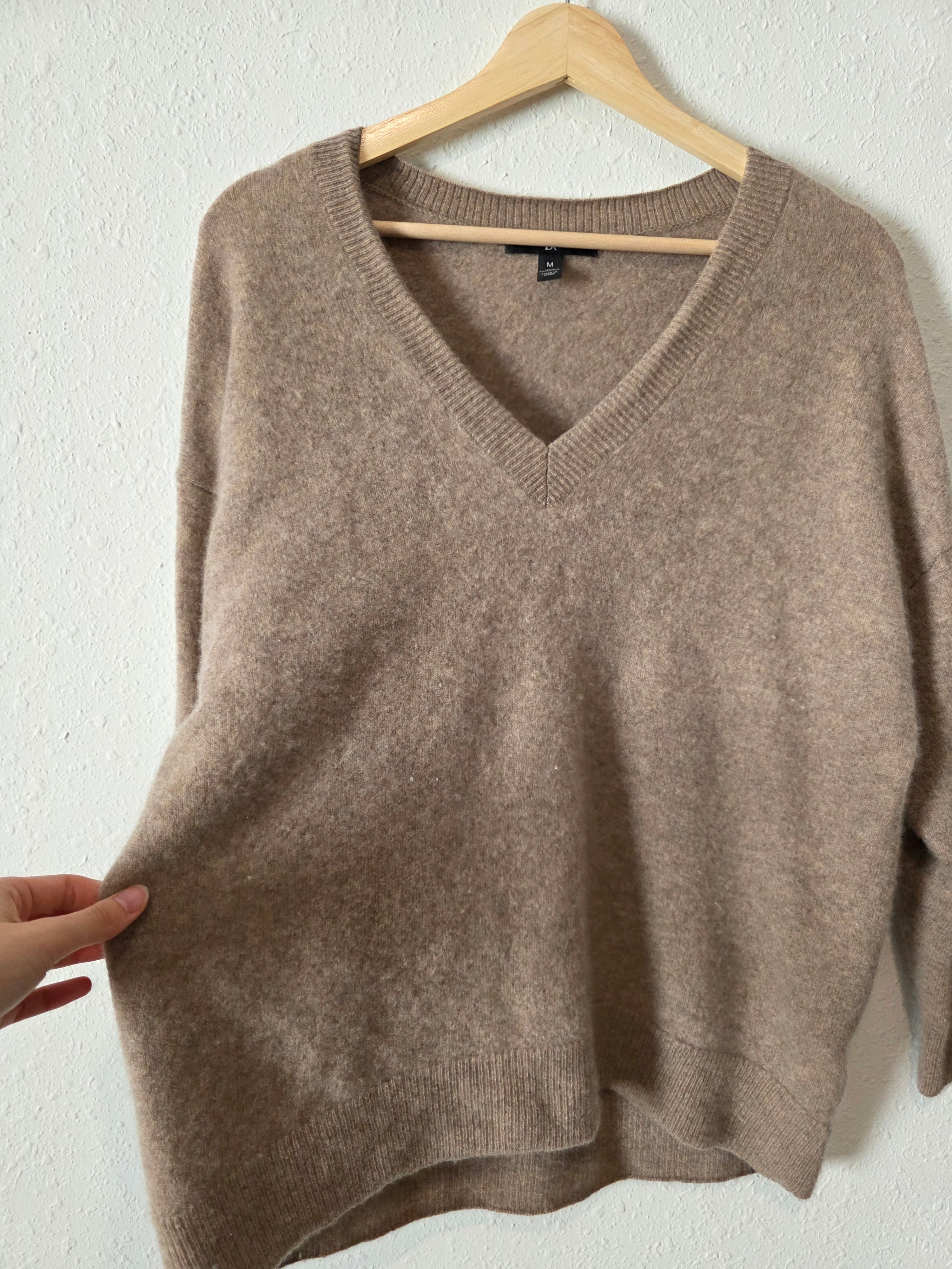 Banana Republic V Neck Cashmere Sweater (M)