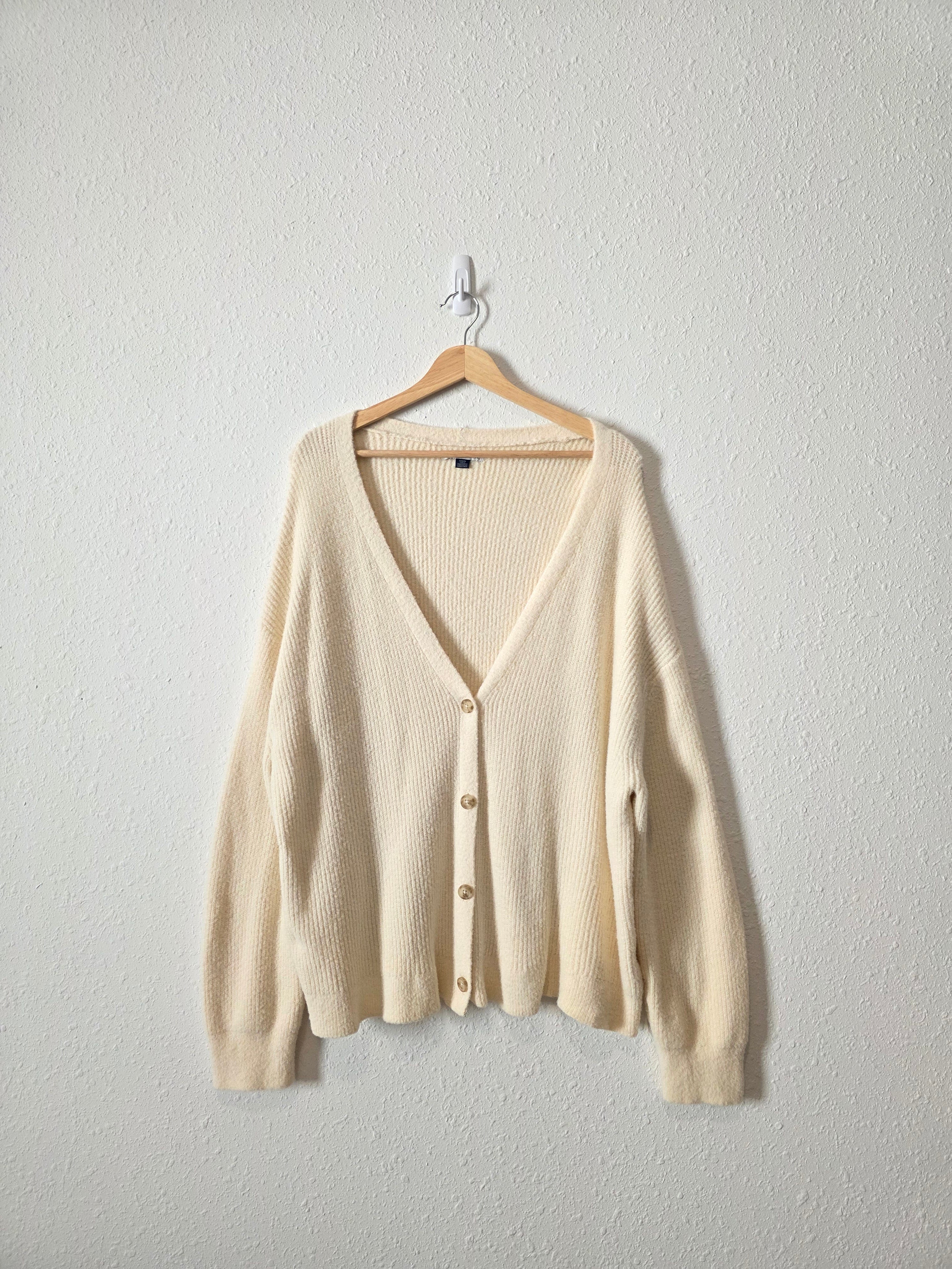 Cream Fuzzy Cardigan Sweater (M)
