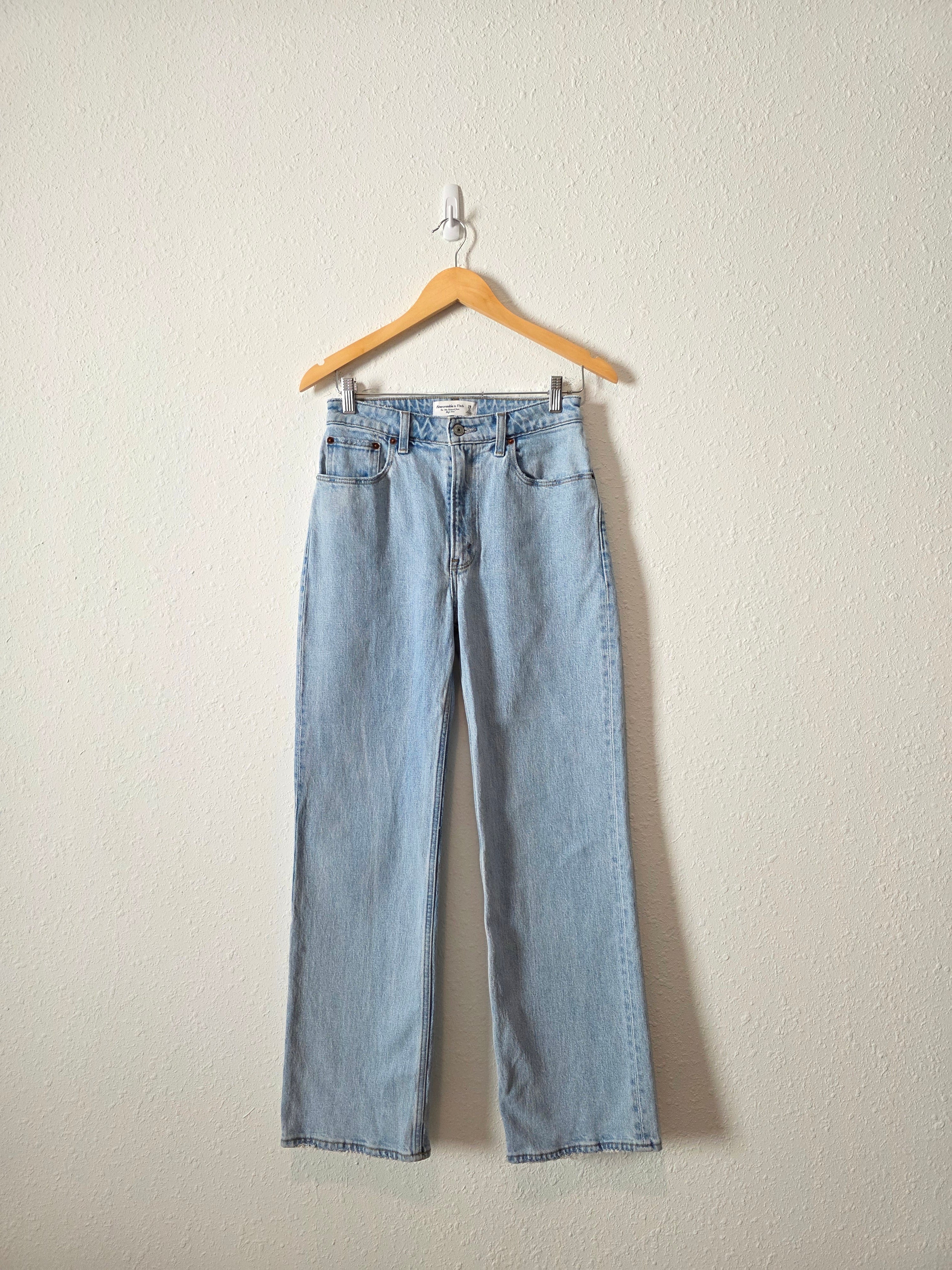 Abercrombie 90s Relaxed Jeans (2/26)