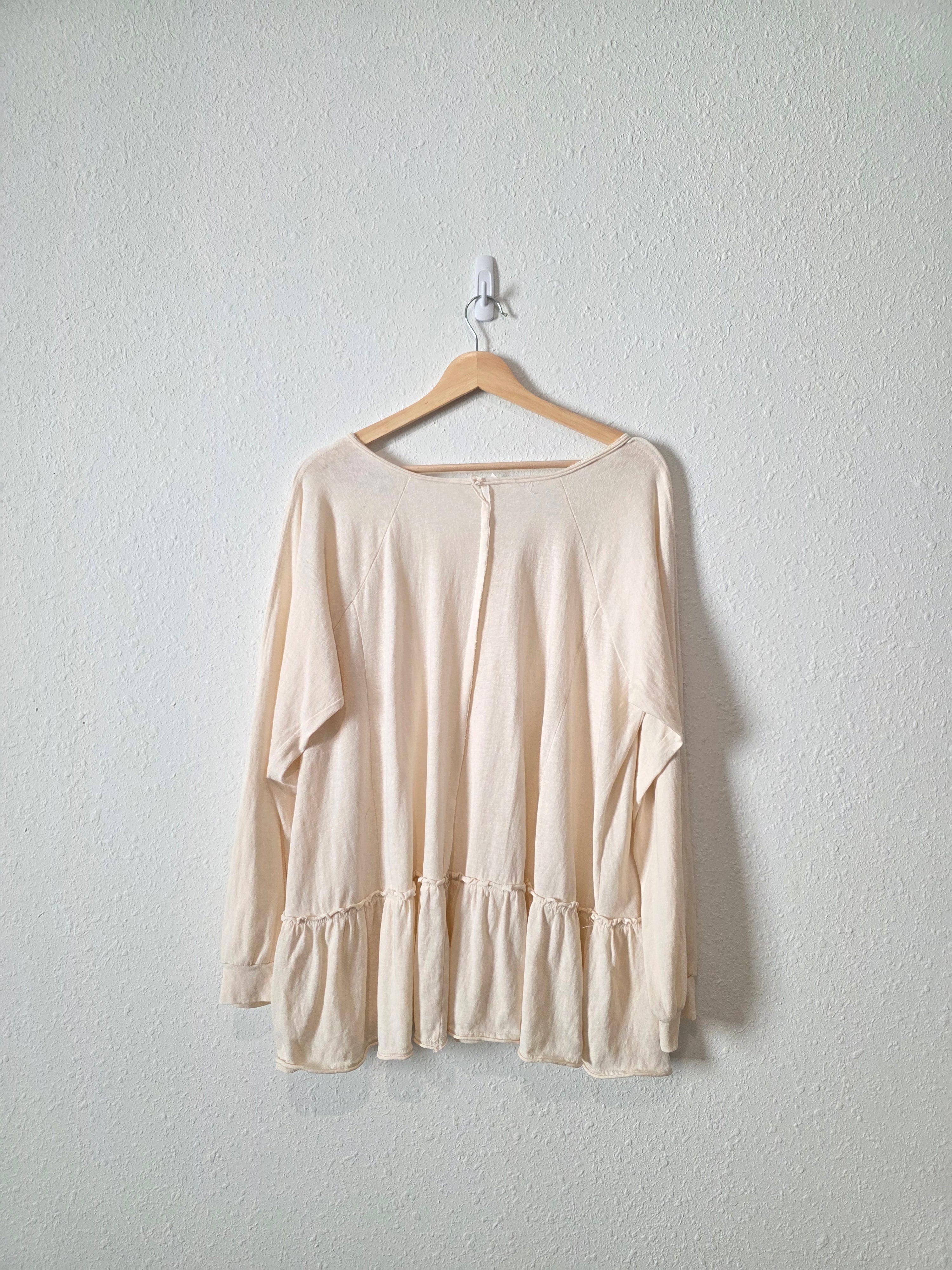 Easel Neutral Ruffle Hem Top (L)