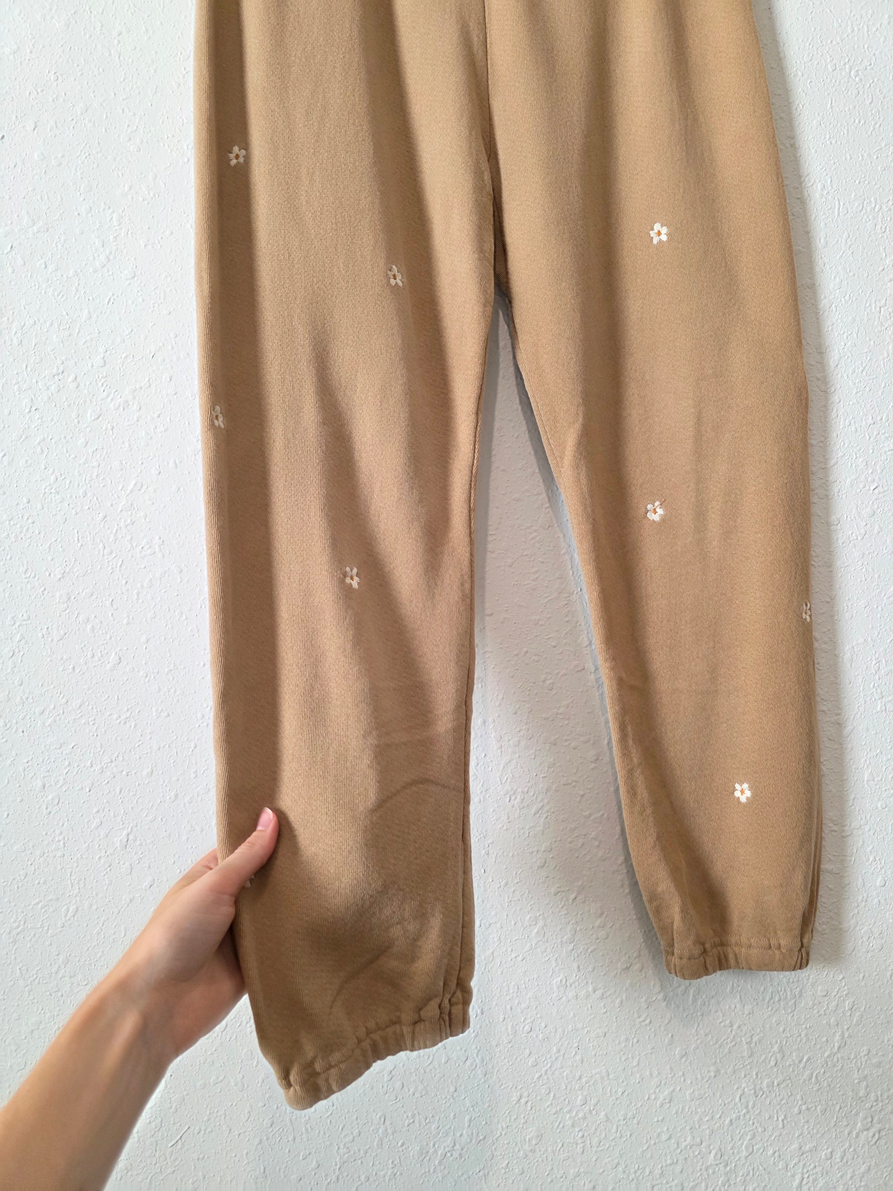 The Great Daisy Embroidered Joggers (M)