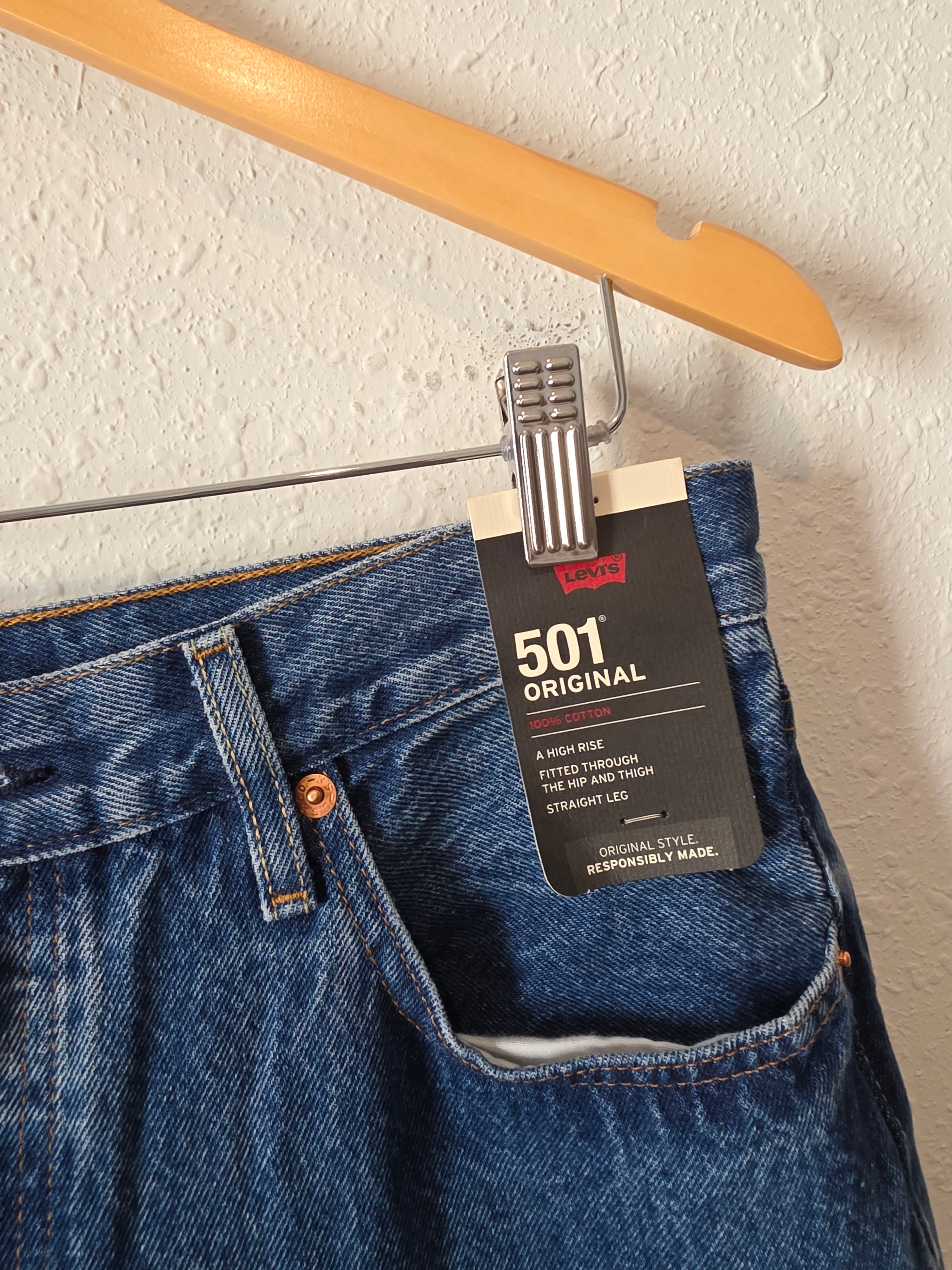 NEW Levi's 501 Straight Jeans (29)