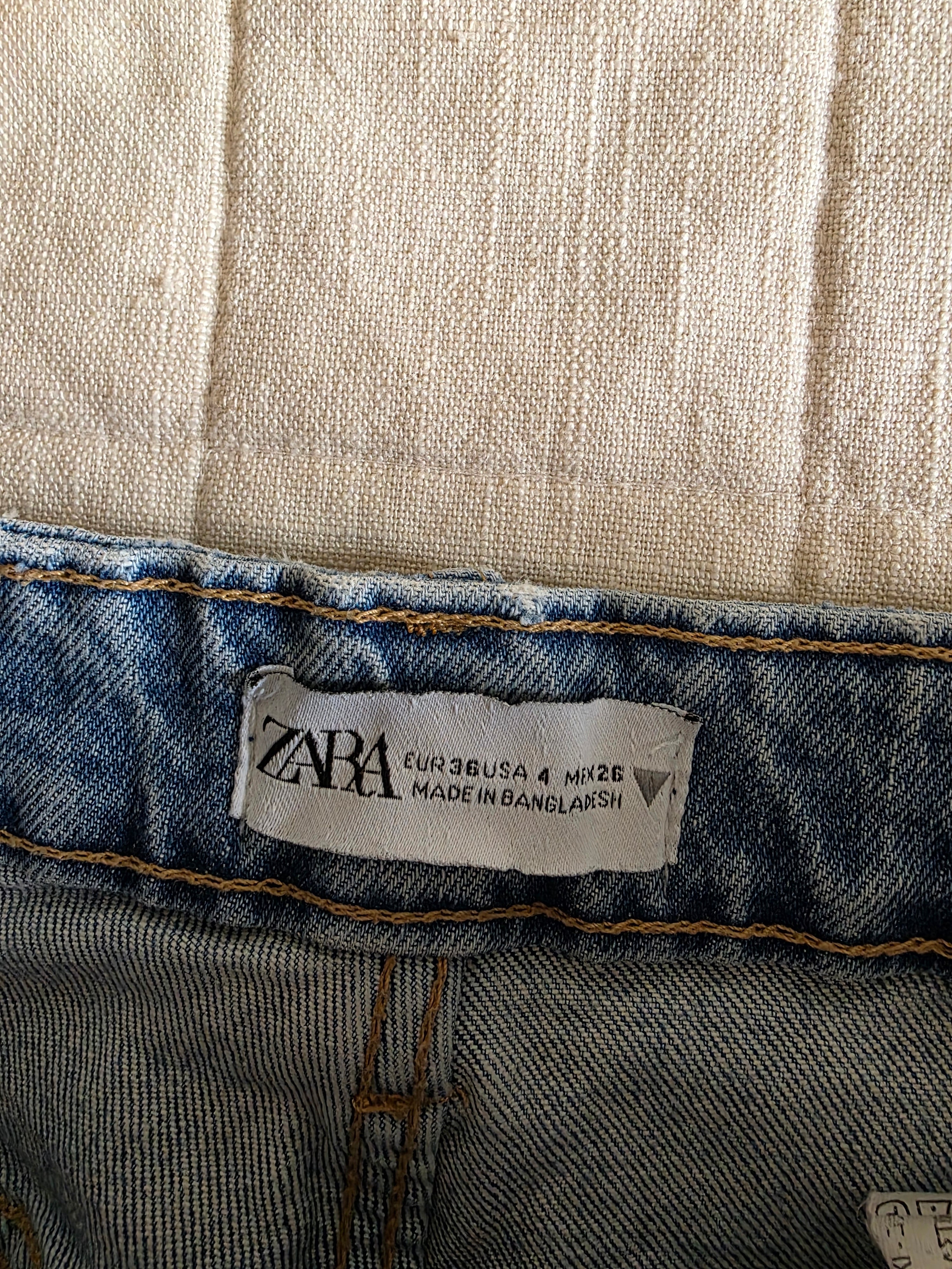 Zara Light Wash Jeans (4)