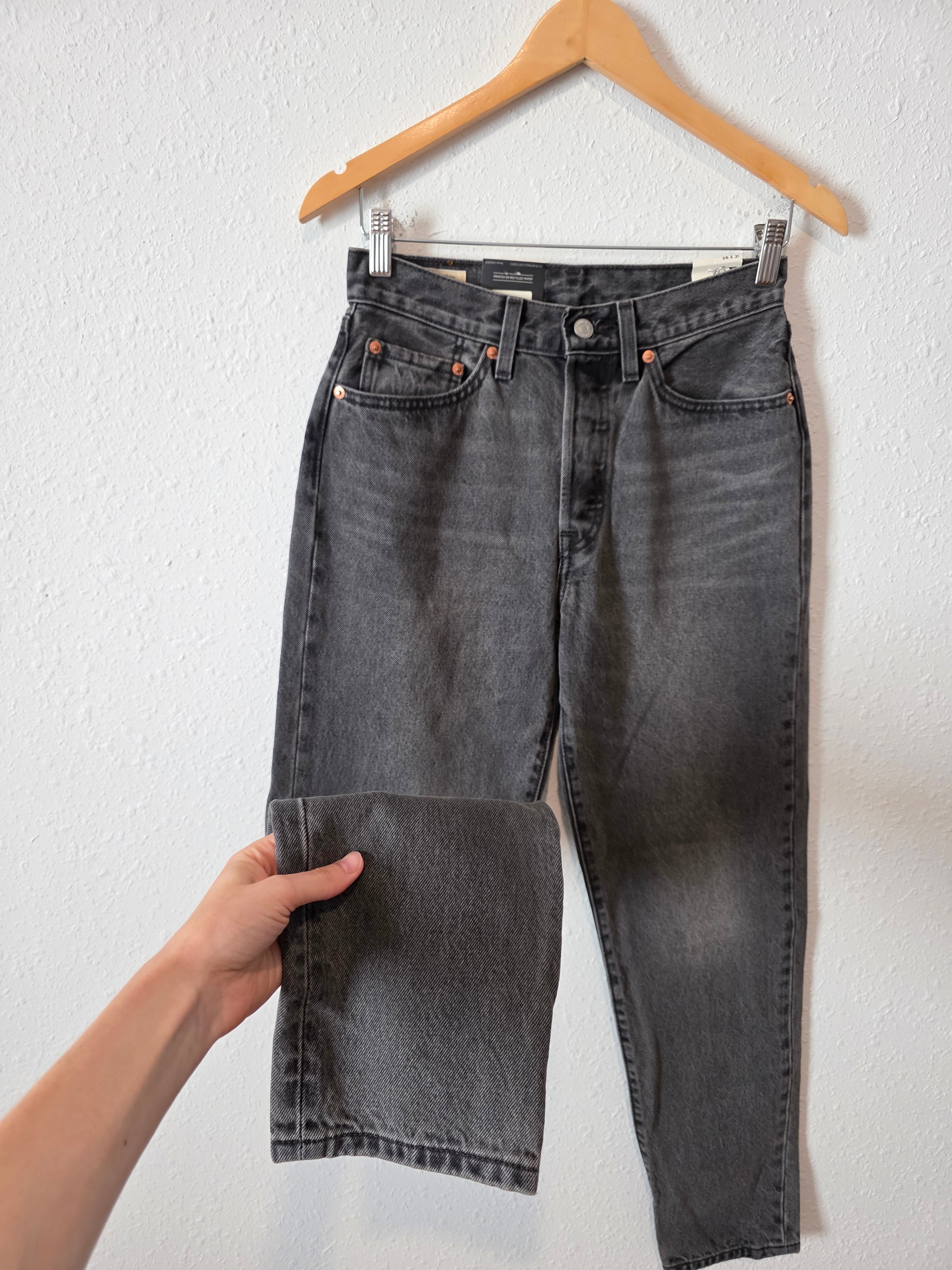 NEW Levi's 501 Straight Jeans (26)