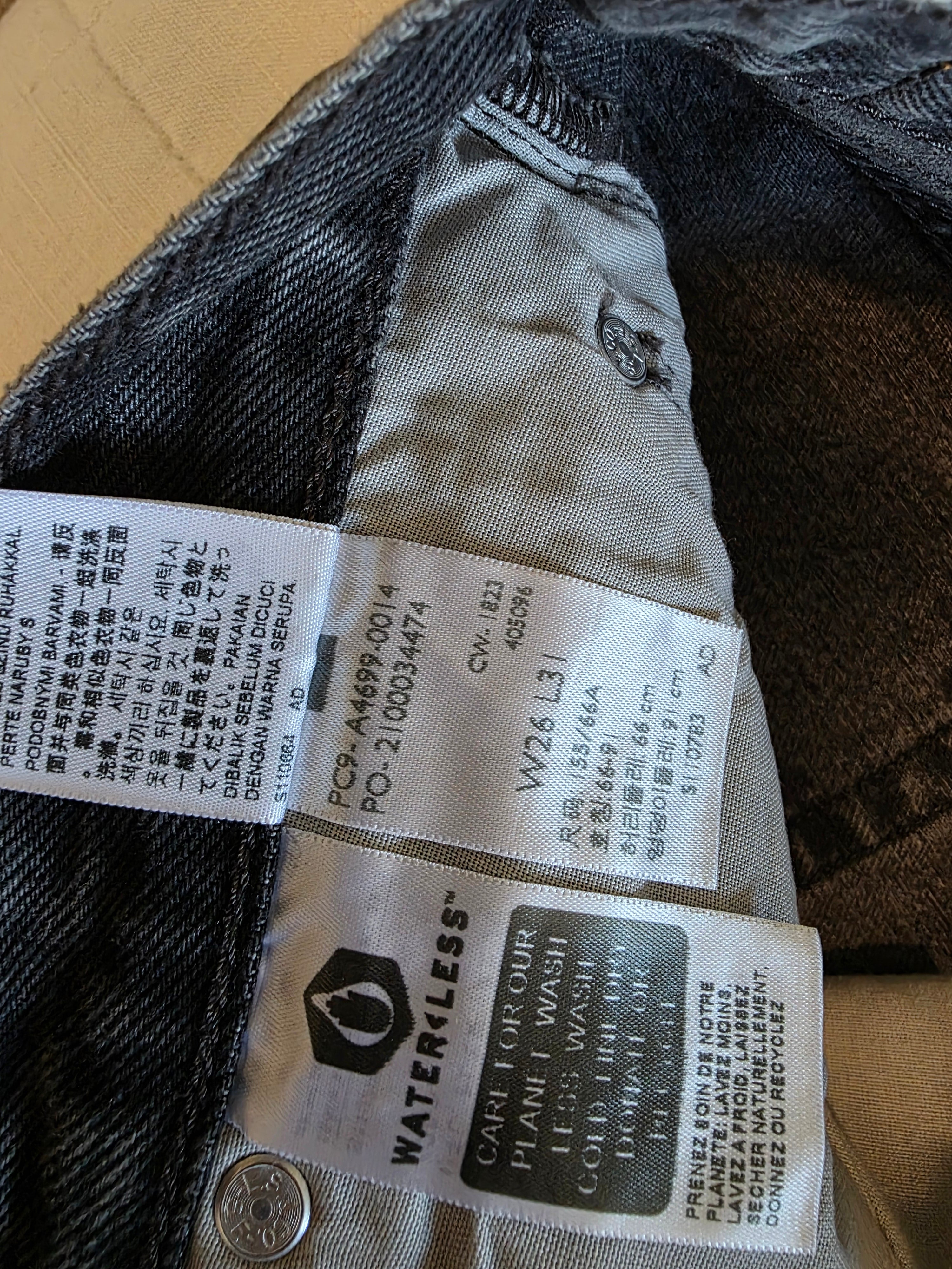 NEW Levi's 501 Straight Jeans (26)