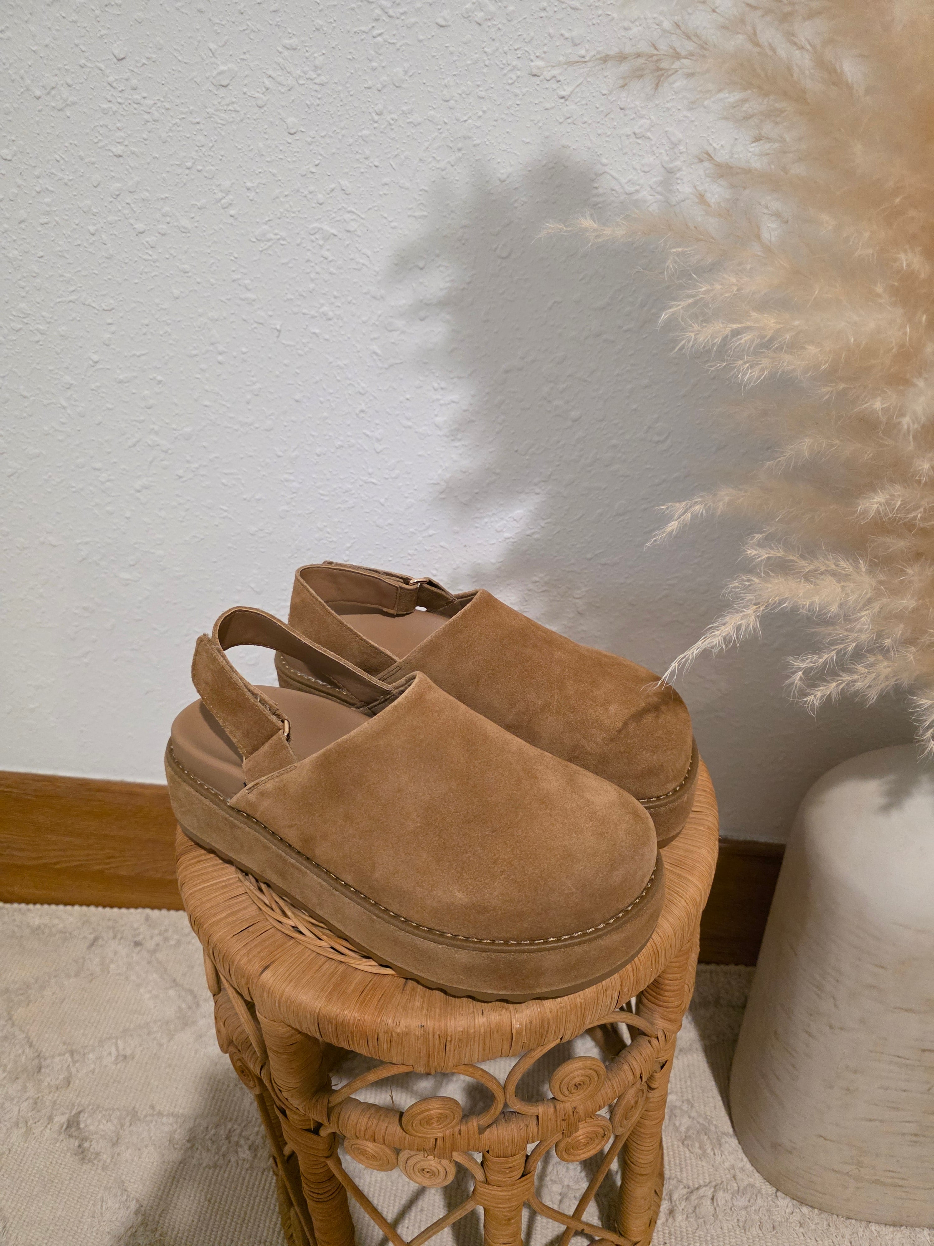 Steve Madden Leather Platform Clogs (7.5)