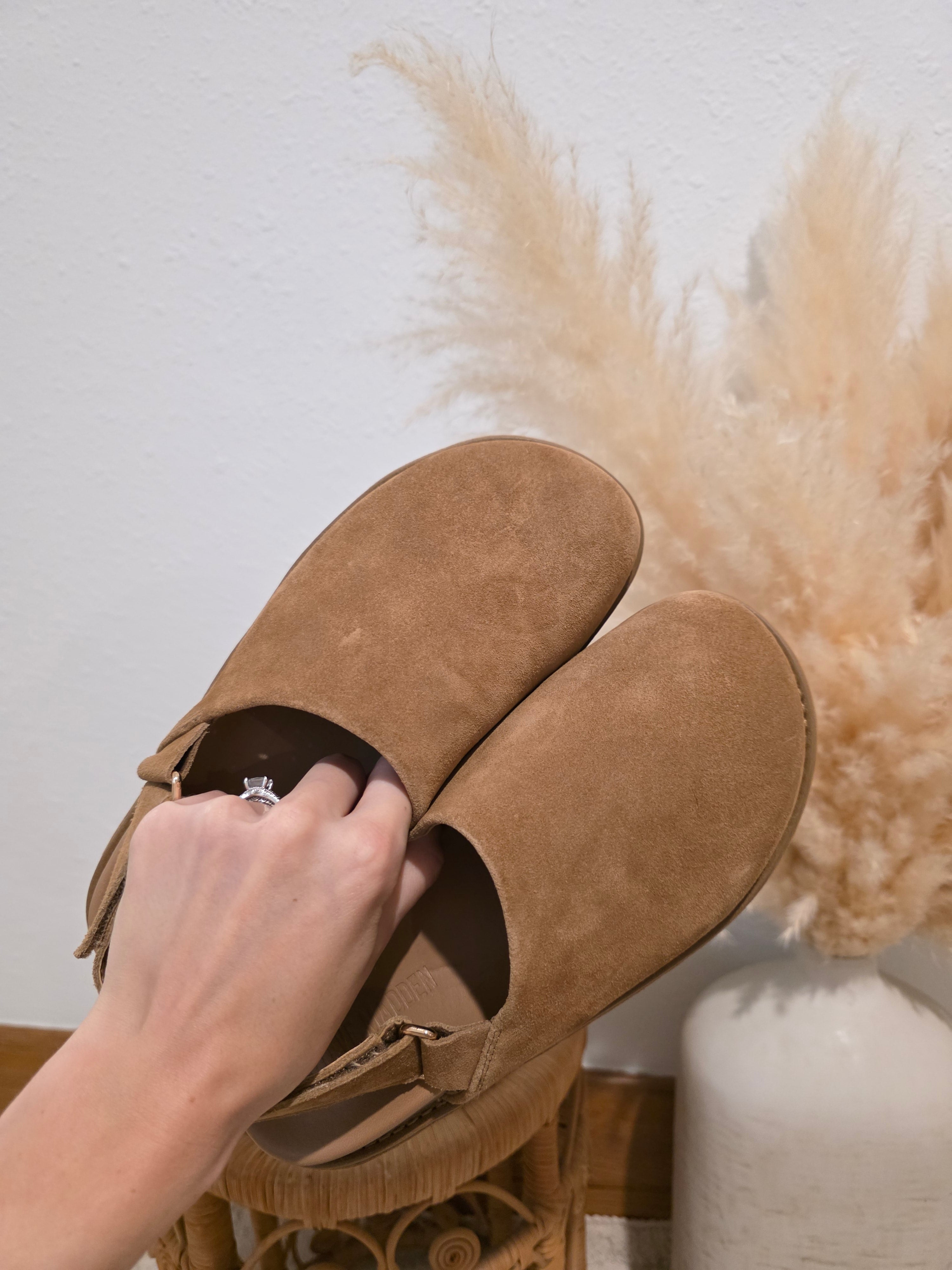 Steve Madden Leather Platform Clogs (7.5)