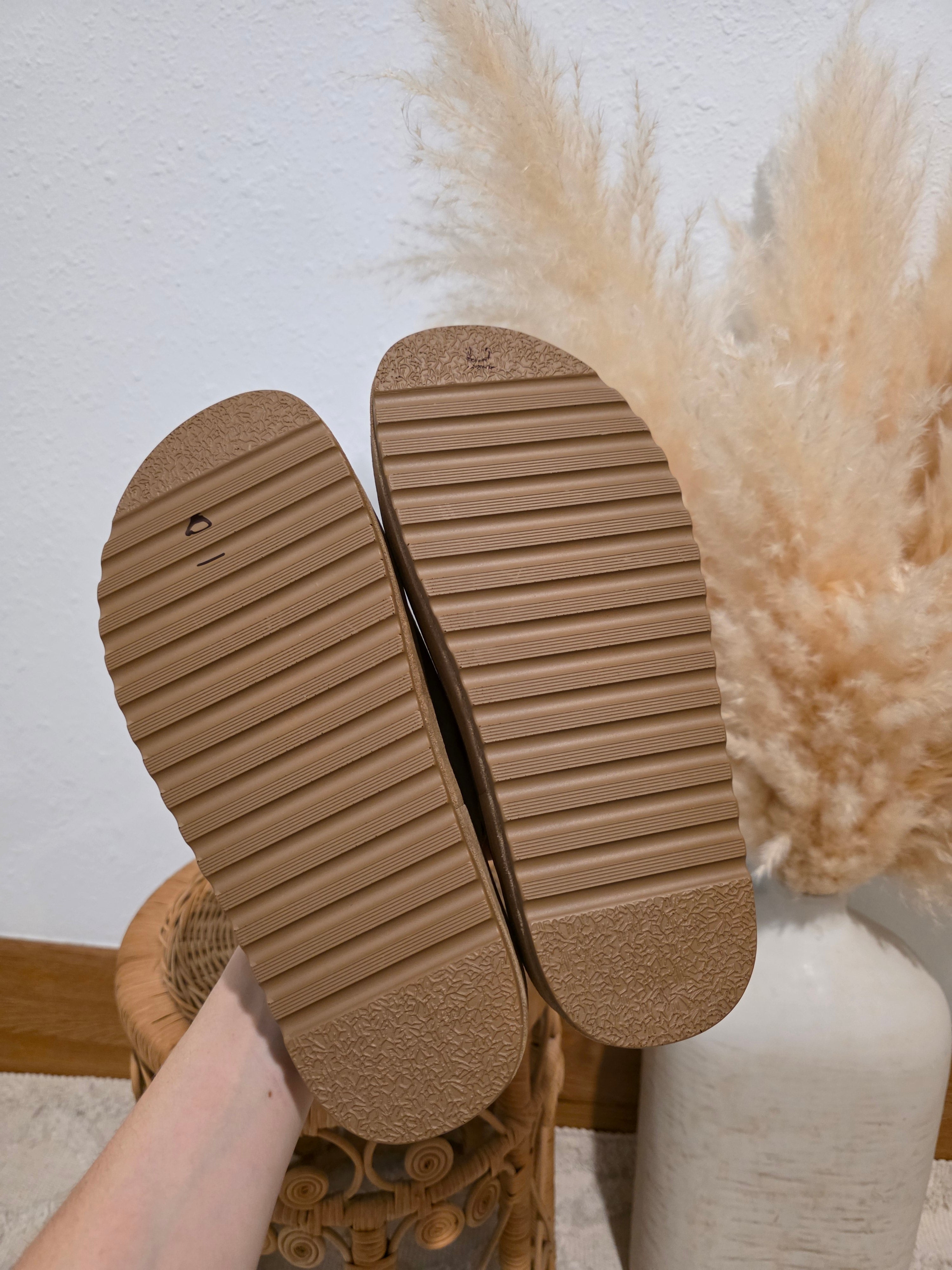 Steve Madden Leather Platform Clogs (7.5)