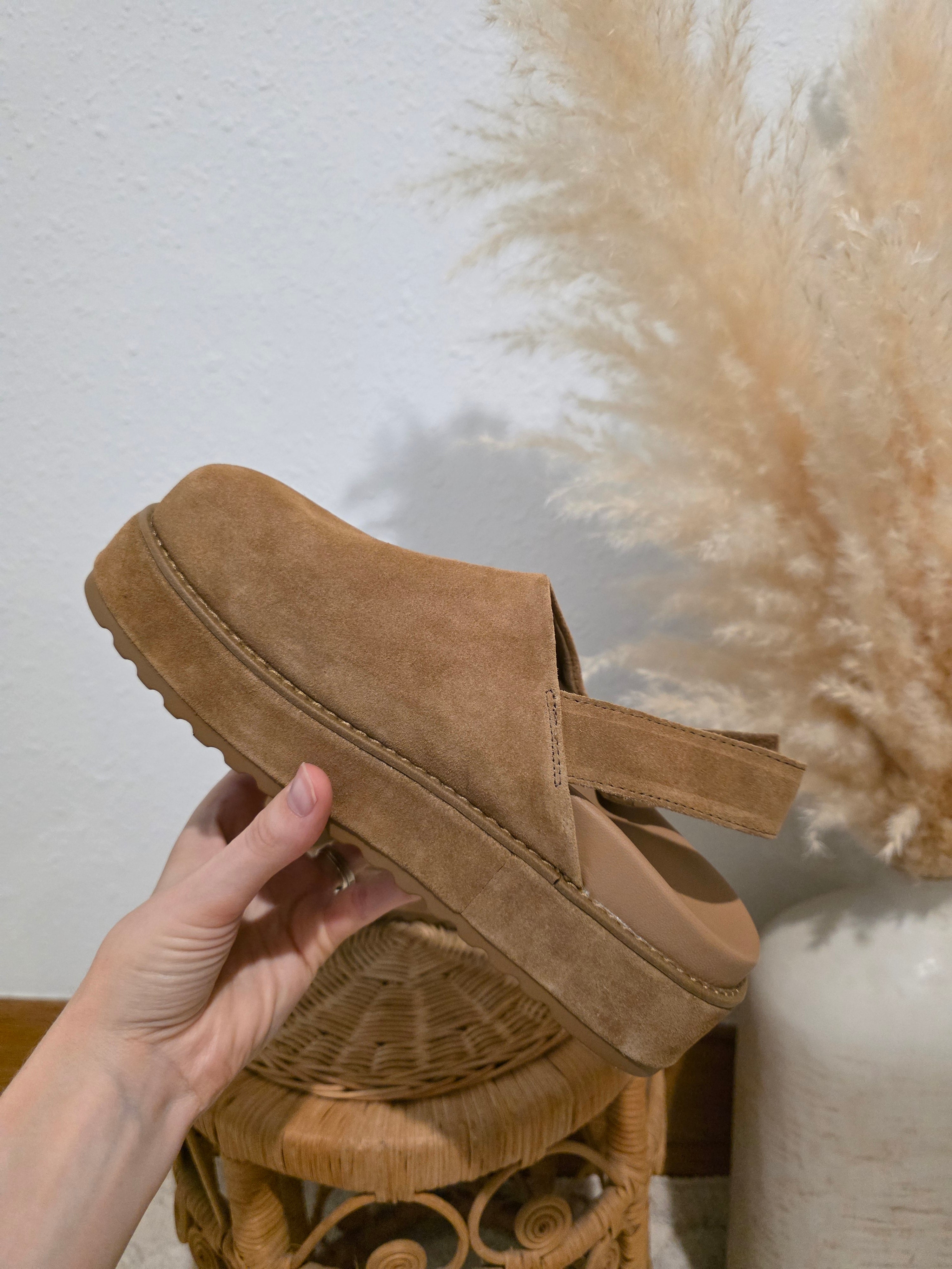 Steve Madden Leather Platform Clogs (7.5)