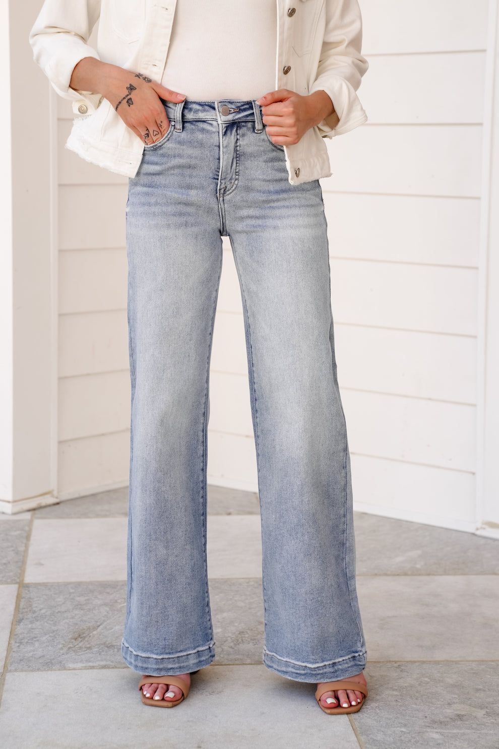 Risen Light Wash Wide Leg Jeans (29)