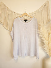 Load image into Gallery viewer, Beachy Linen Gauze Top (M)
