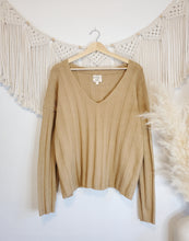 Load image into Gallery viewer, Brown Ribbed Sweater (L)
