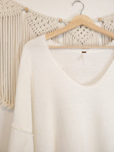 Load image into Gallery viewer, Free People Oversized Sweater (S)
