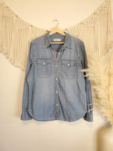 Load image into Gallery viewer, Madewell Denim Button Up (L)
