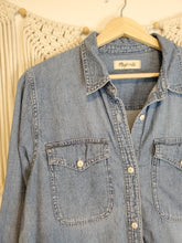 Load image into Gallery viewer, Madewell Denim Button Up (L)
