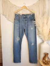 Load image into Gallery viewer, NEW Levi&#39;s 501 Straight Jeans (32)
