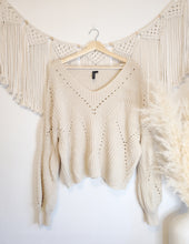 Load image into Gallery viewer, Neutral Chunky Knit Sweater (L)
