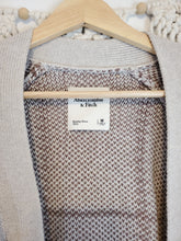 Load image into Gallery viewer, A&amp;F Checkered Knit Cardi (M)
