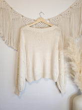 Load image into Gallery viewer, Textured Puff Sleeve Sweater (M)
