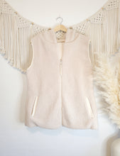 Load image into Gallery viewer, Cream Reversible Vest (L)
