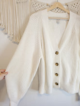 Load image into Gallery viewer, Chunky Knit Cardi (L)
