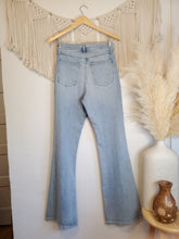 Load image into Gallery viewer, A&amp;F High Rise Flare Jeans (28/6 Long)
